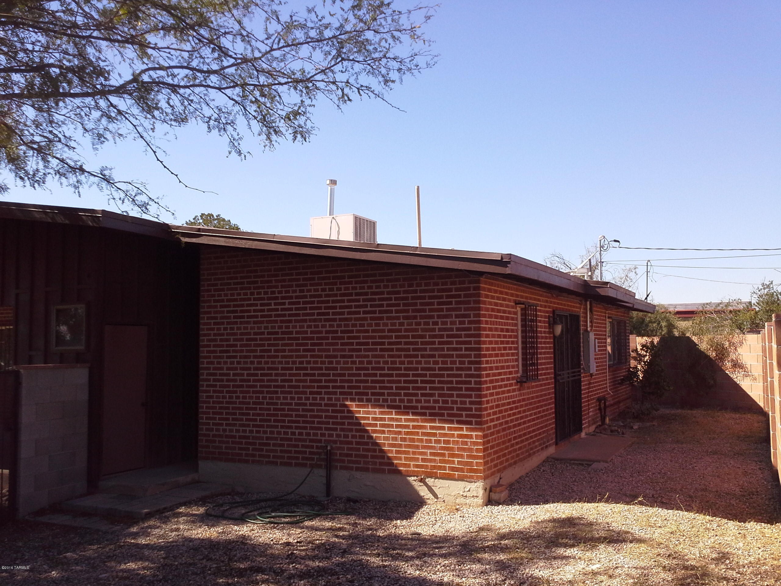 Tucson, Arizona 85705, United States, 3 Bedrooms Bedrooms, ,2 BathroomsBathrooms,Residential,Pending,18350