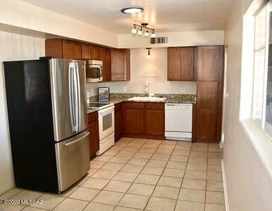 Tucson, Arizona 85705, United States, 3 Bedrooms Bedrooms, ,2 BathroomsBathrooms,Residential,Pending,18350