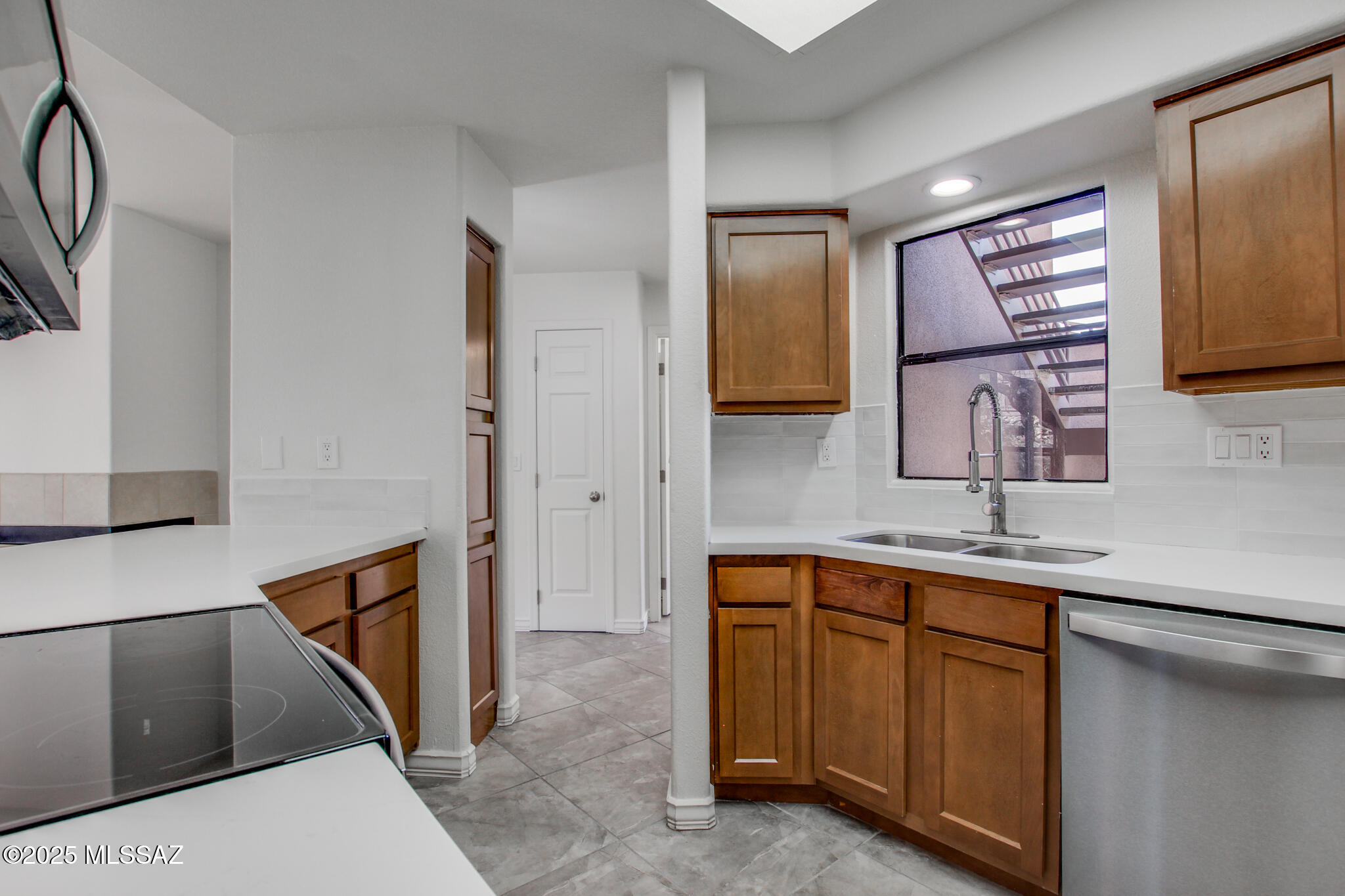 6655 N Canyon Crest Drive 15105