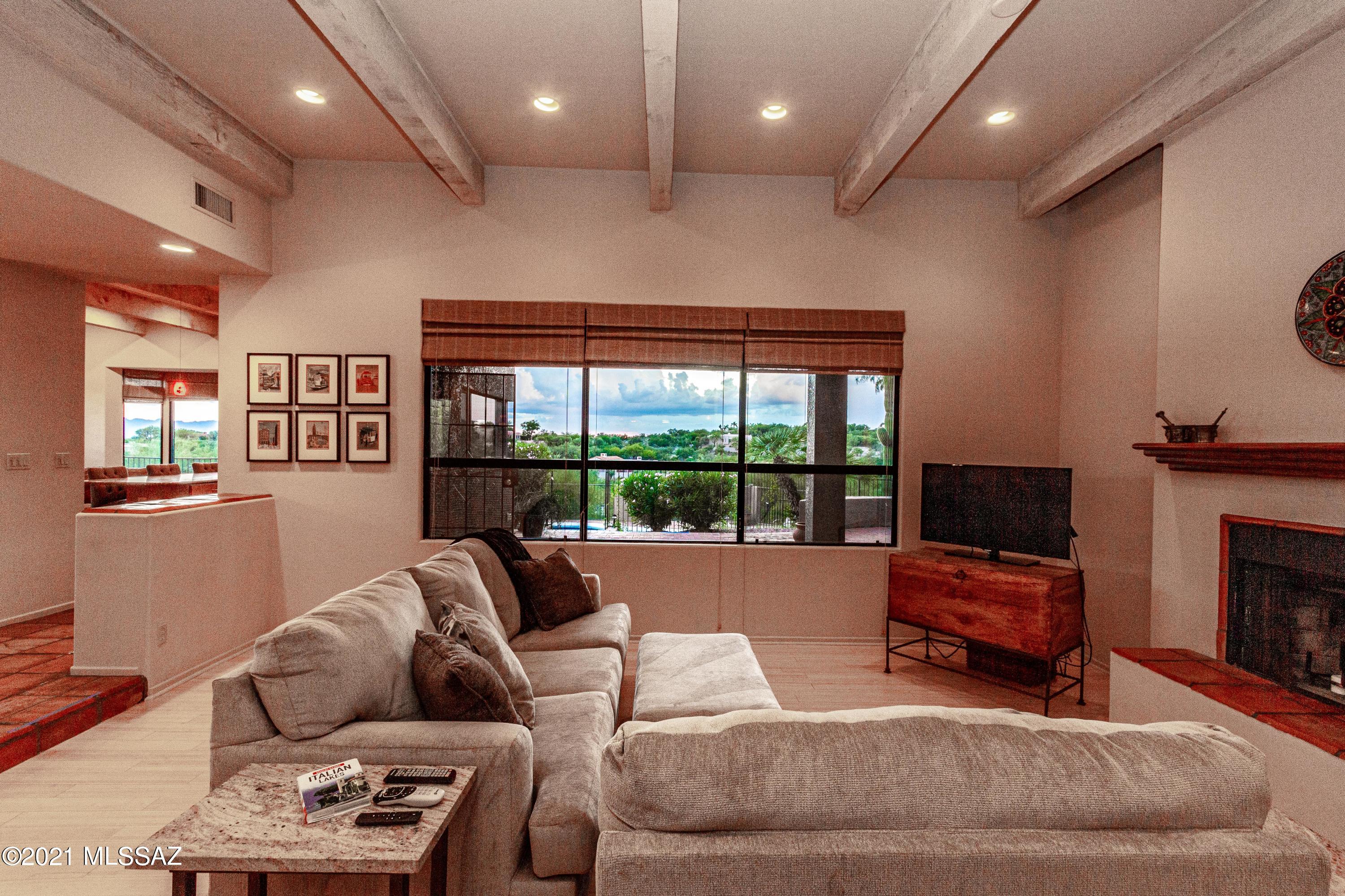 Las Alturas (1-167) - Residential
