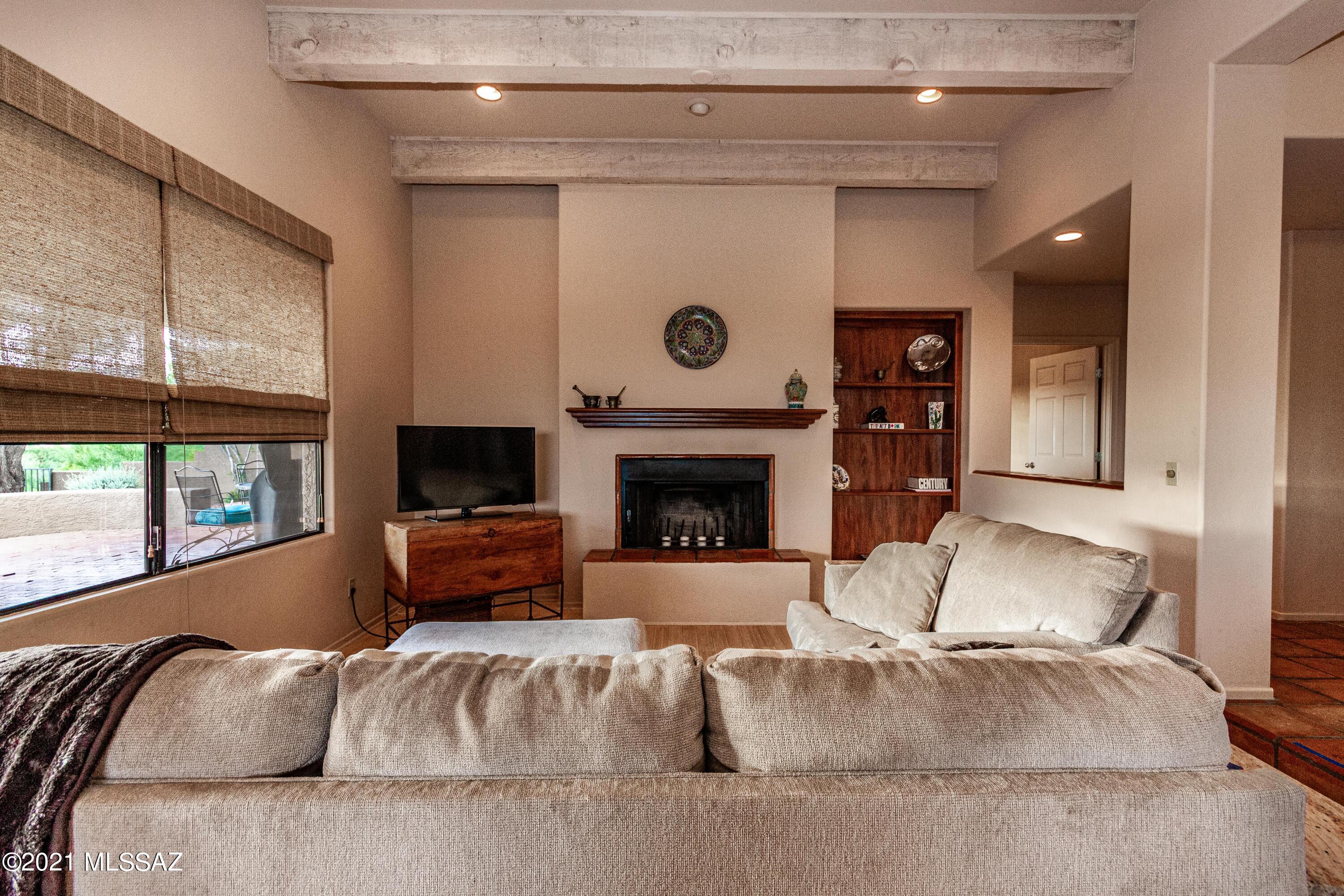 Las Alturas (1-167) - Residential