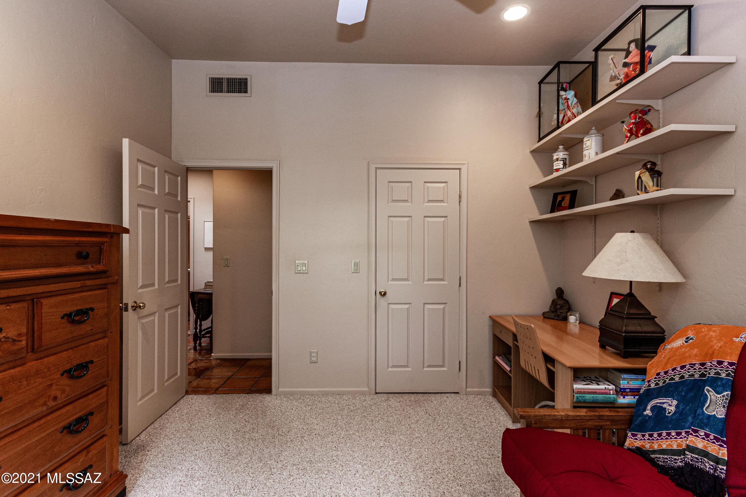 Las Alturas (1-167) - Residential