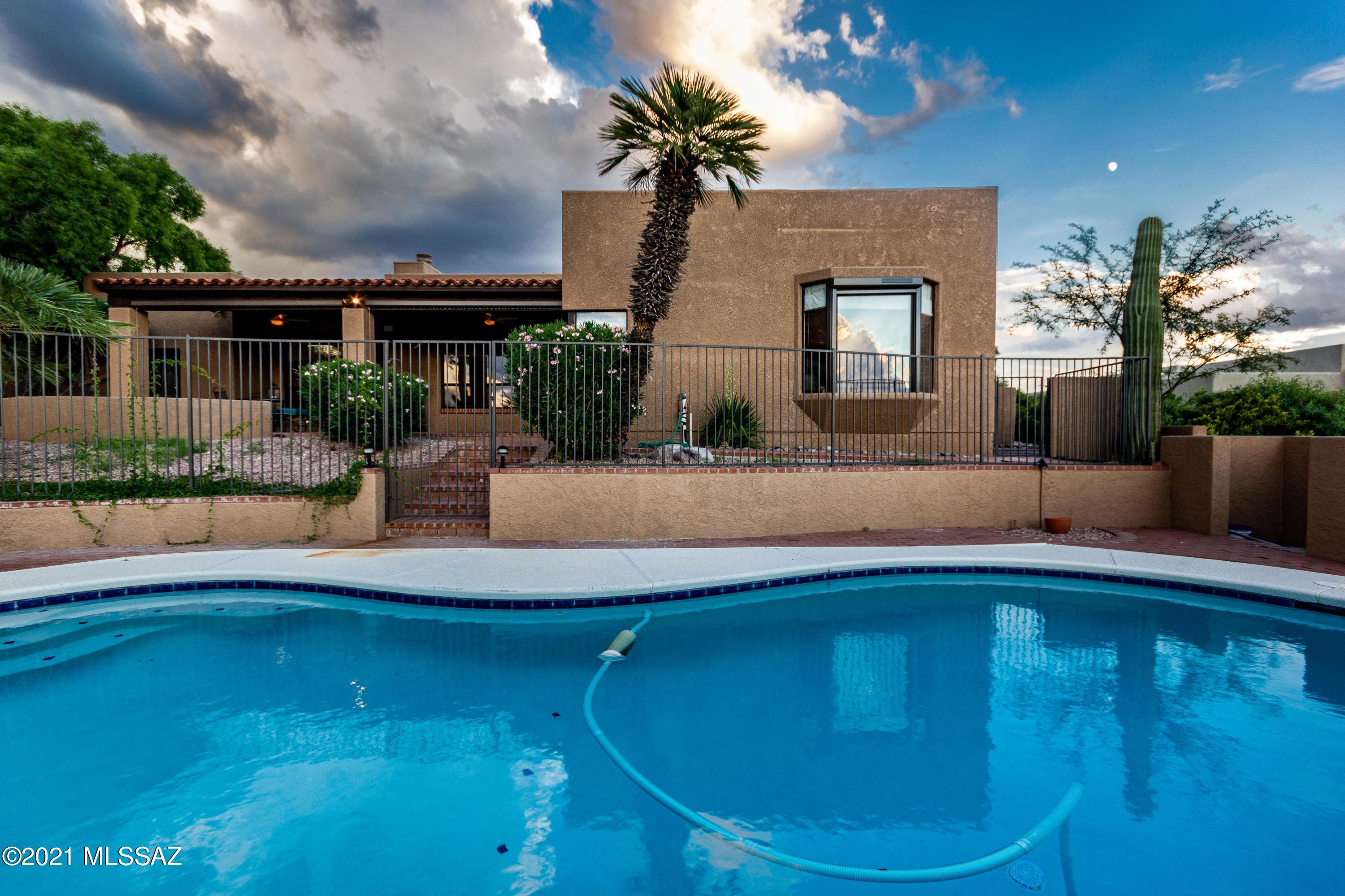 Las Alturas (1-167) - Residential