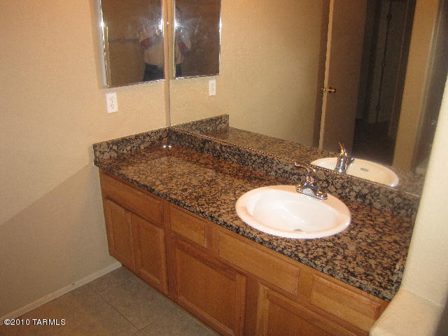 Mountain View Condos. (1-76) - Residential Lease