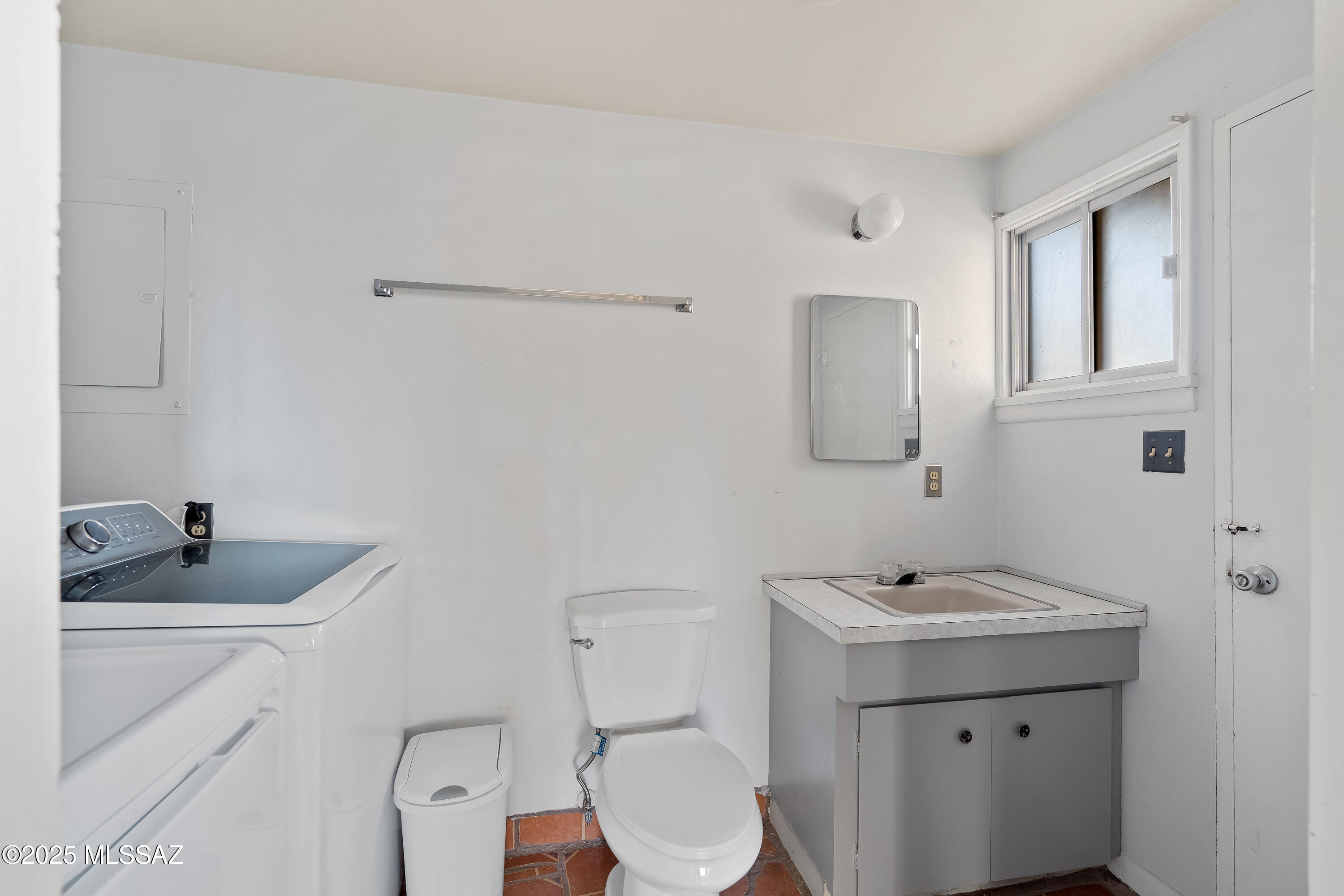 1124 W Edgewater Drive