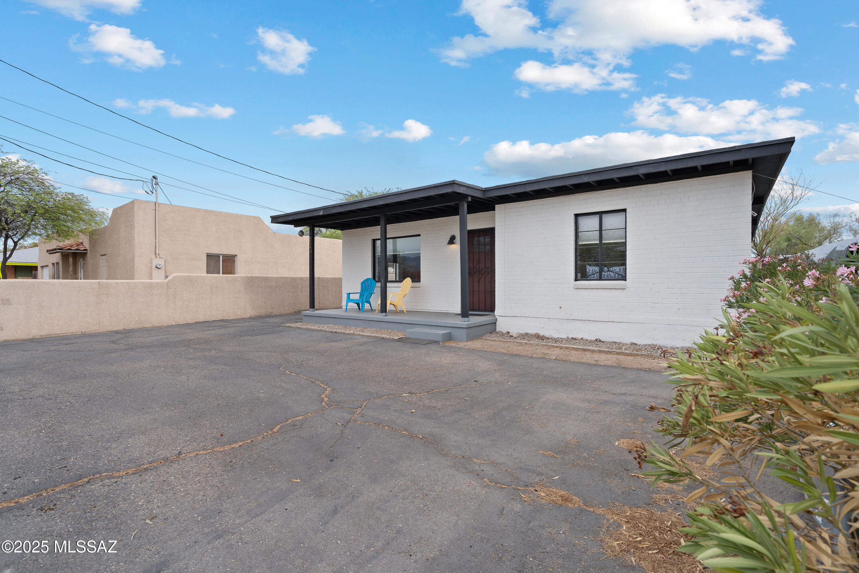 2844 E Edison Street