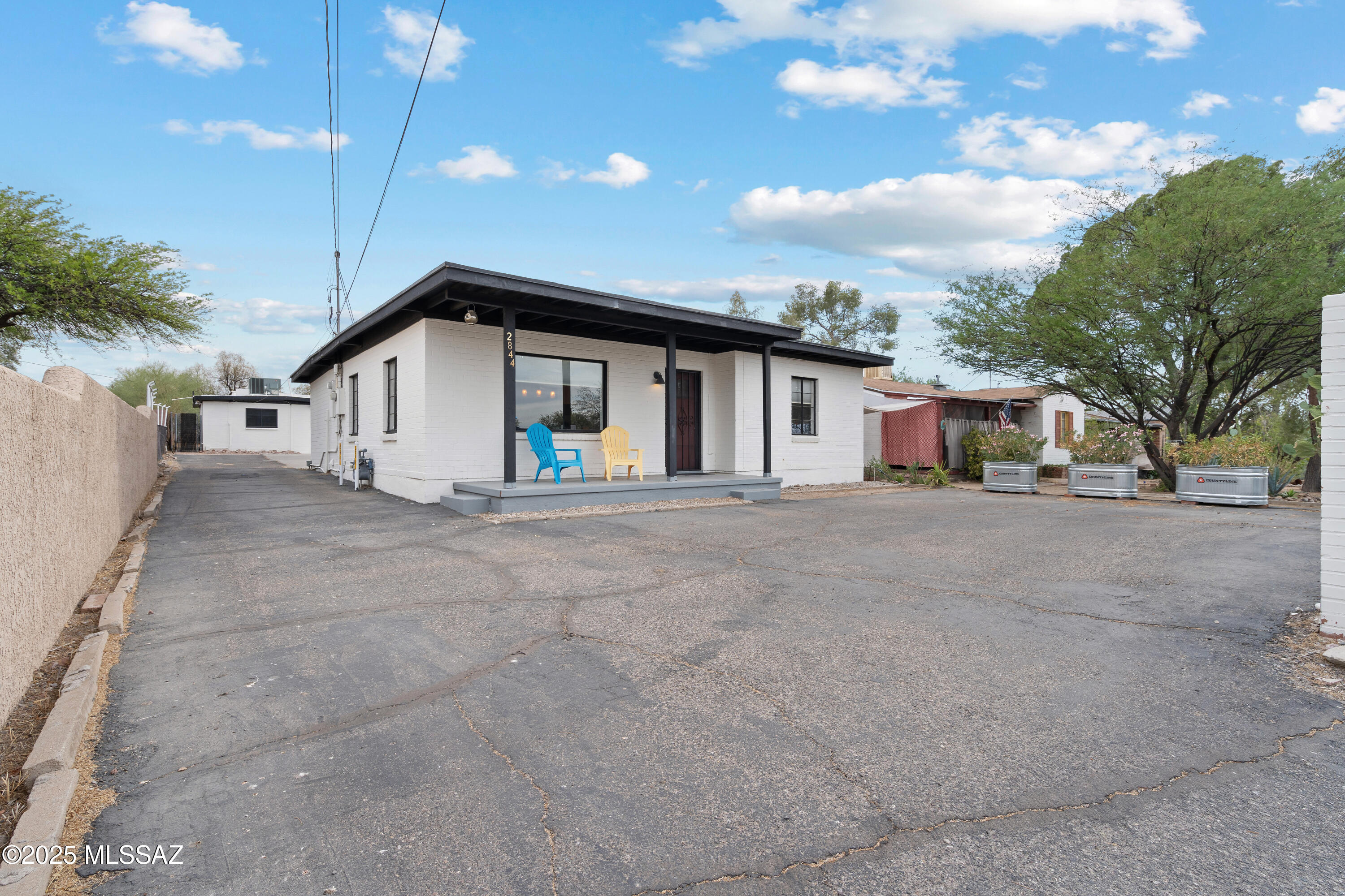2844 E Edison Street