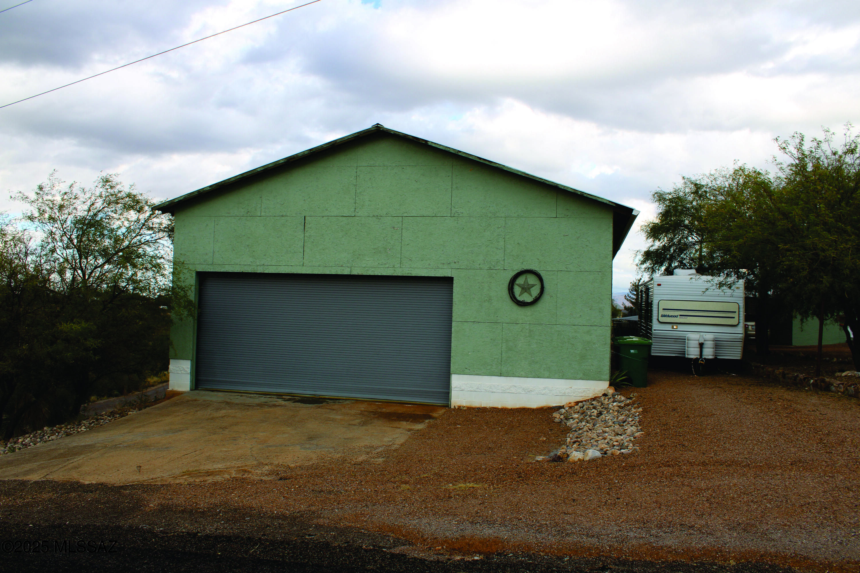 1146 E Safford Street