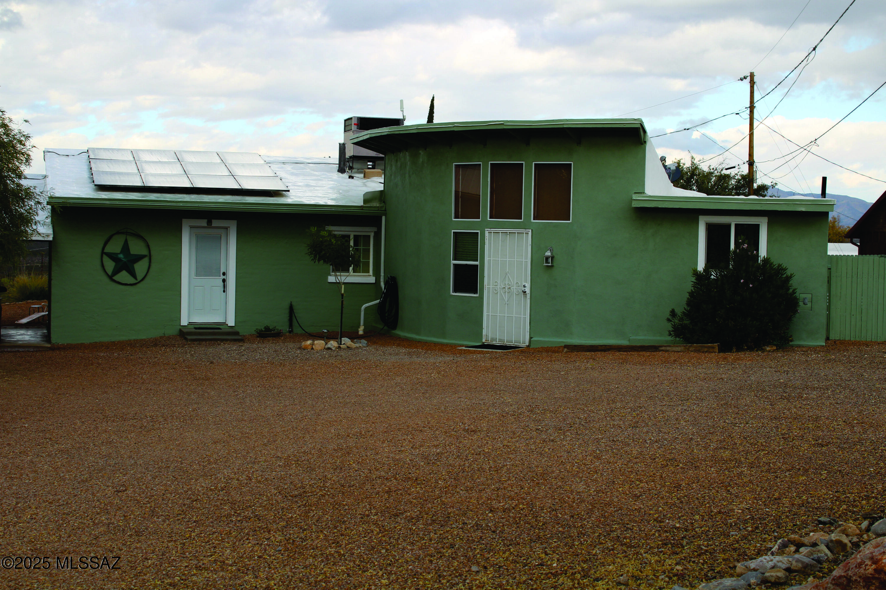 1146 E Safford Street