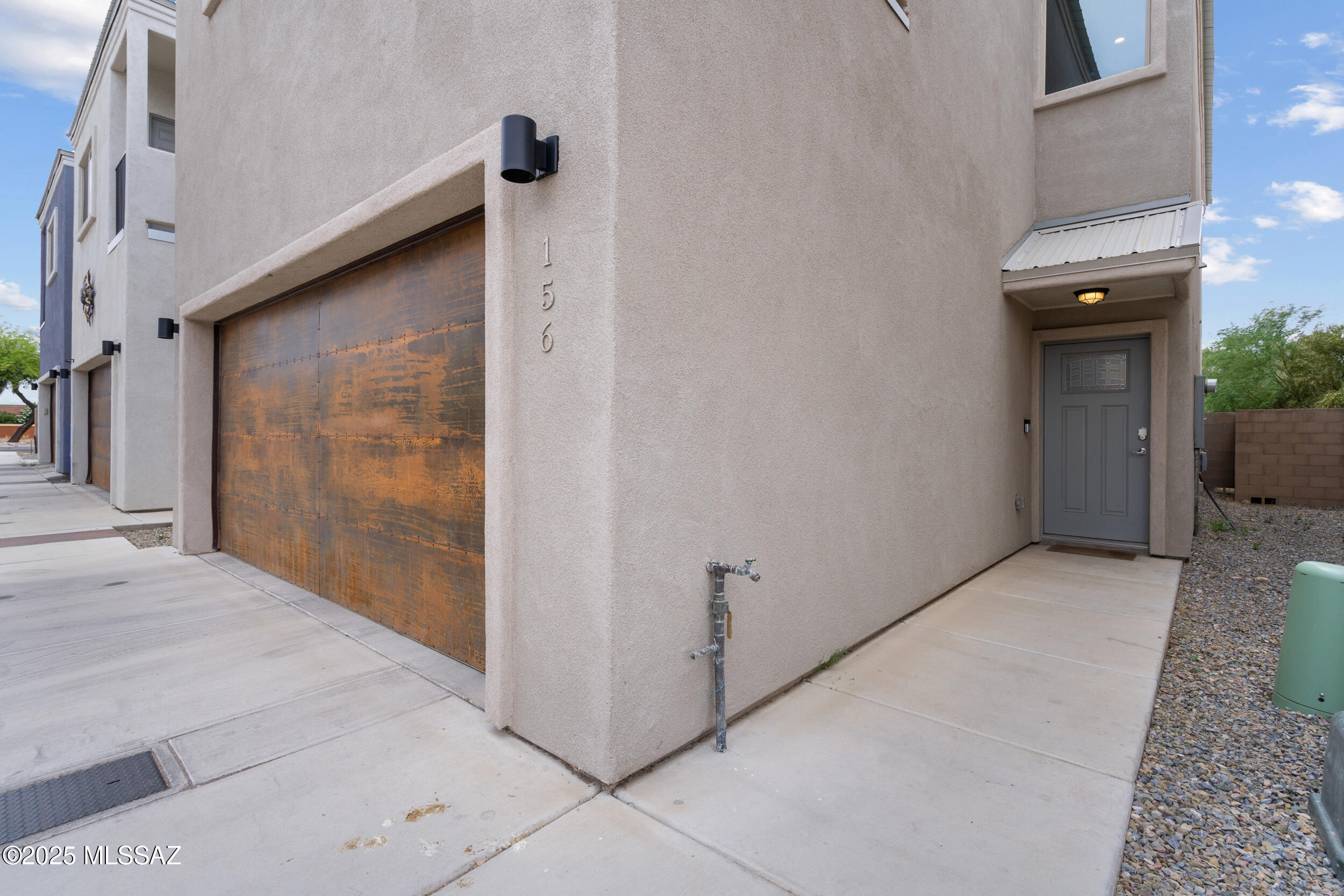156 E Stone Court