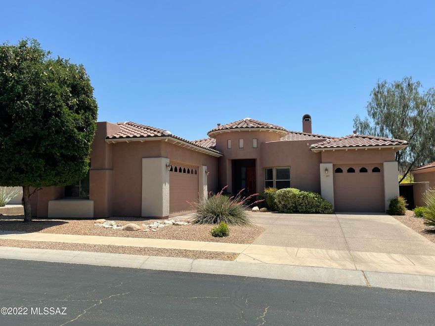 Lovely updated home,  in the gated Villages of La 
Paloma adjacent to La Paloma Country Club and Golf Course.  The home backs up to common area desert.
Bright and open floor plan with beautiful floor to ceiling
fireplace. Home was updated in 2020. The kitchen boasts all new stainless steel appliances and lovely quartz counters.  Beautiful new acacia flooring throughout the home. Master bedroom has two walk in closets with built ins. The back patio has all new pavers and the spa has new tile/ heater. Don't miss out! Too many updates to mention. Owner/agent