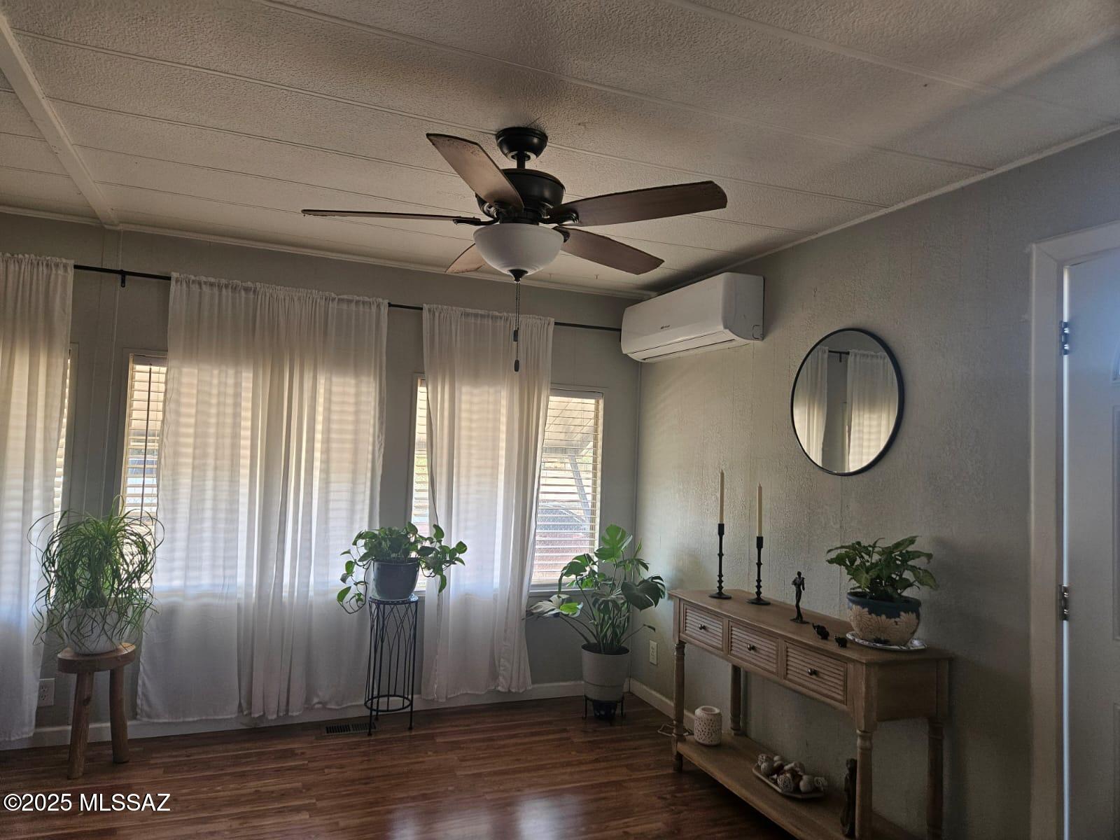 2480 W Calle Comodo