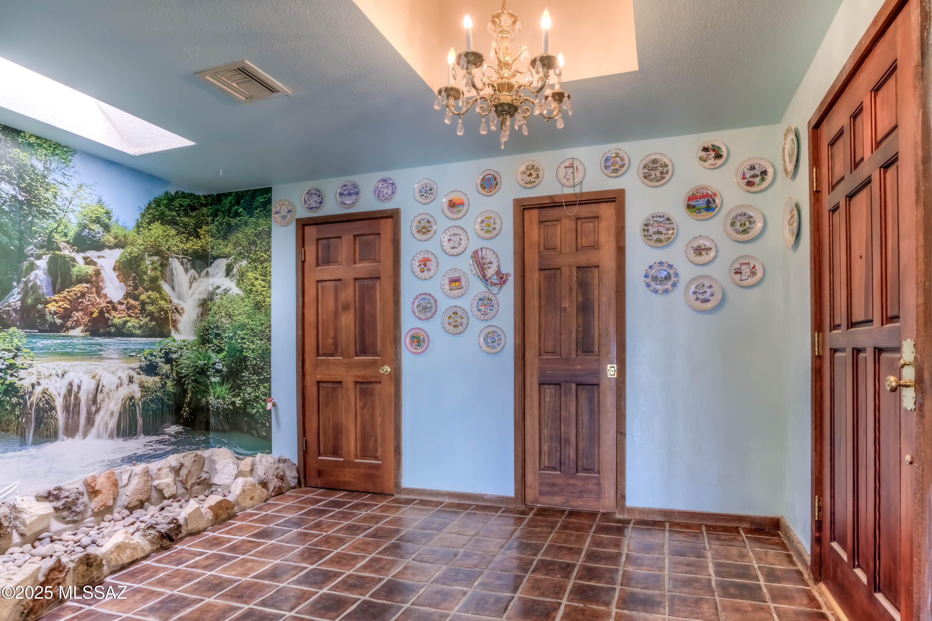 1422 E Camino Aurelia