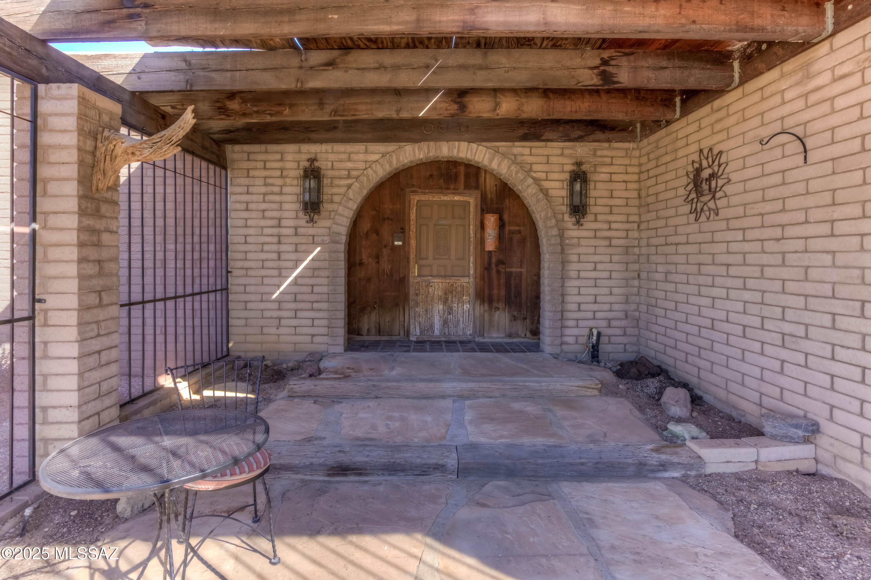 1422 E Camino Aurelia