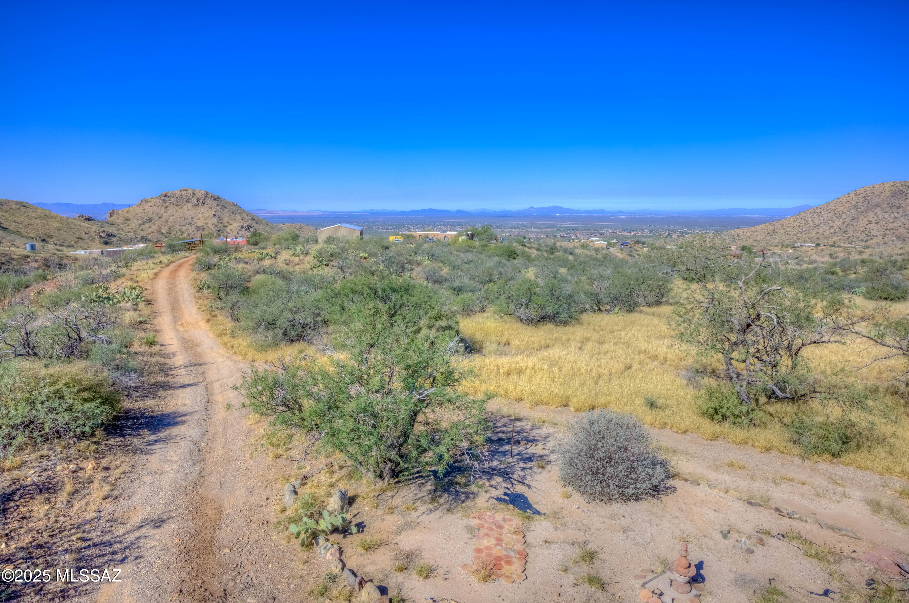 1422 E Camino Aurelia