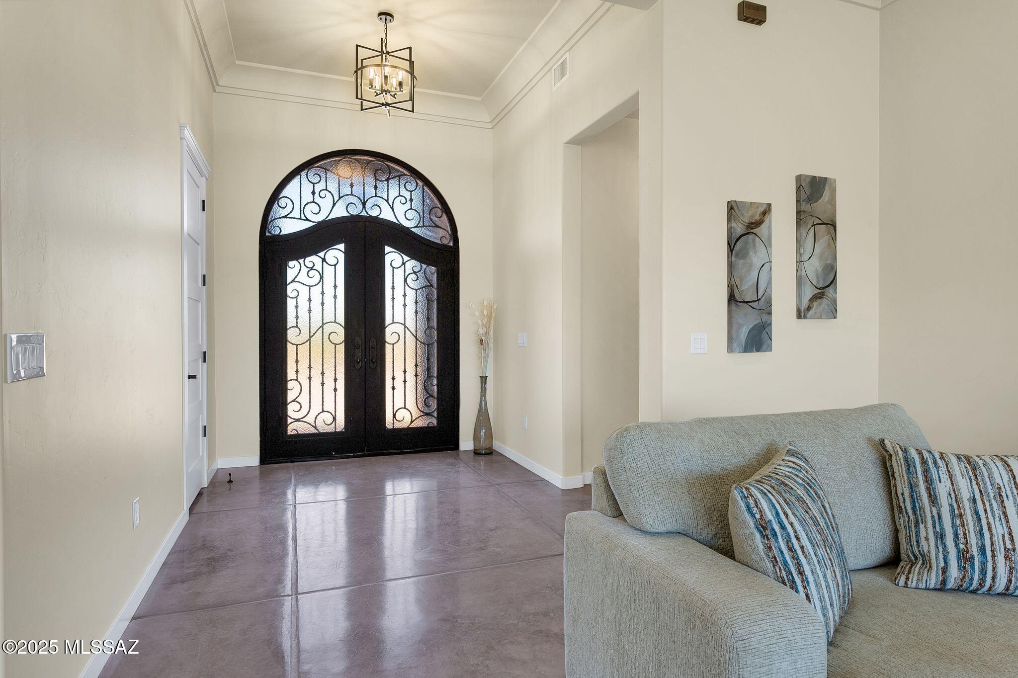 976 W Las Lomitas Road