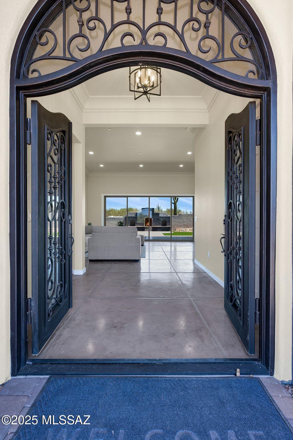 976 W Las Lomitas Road