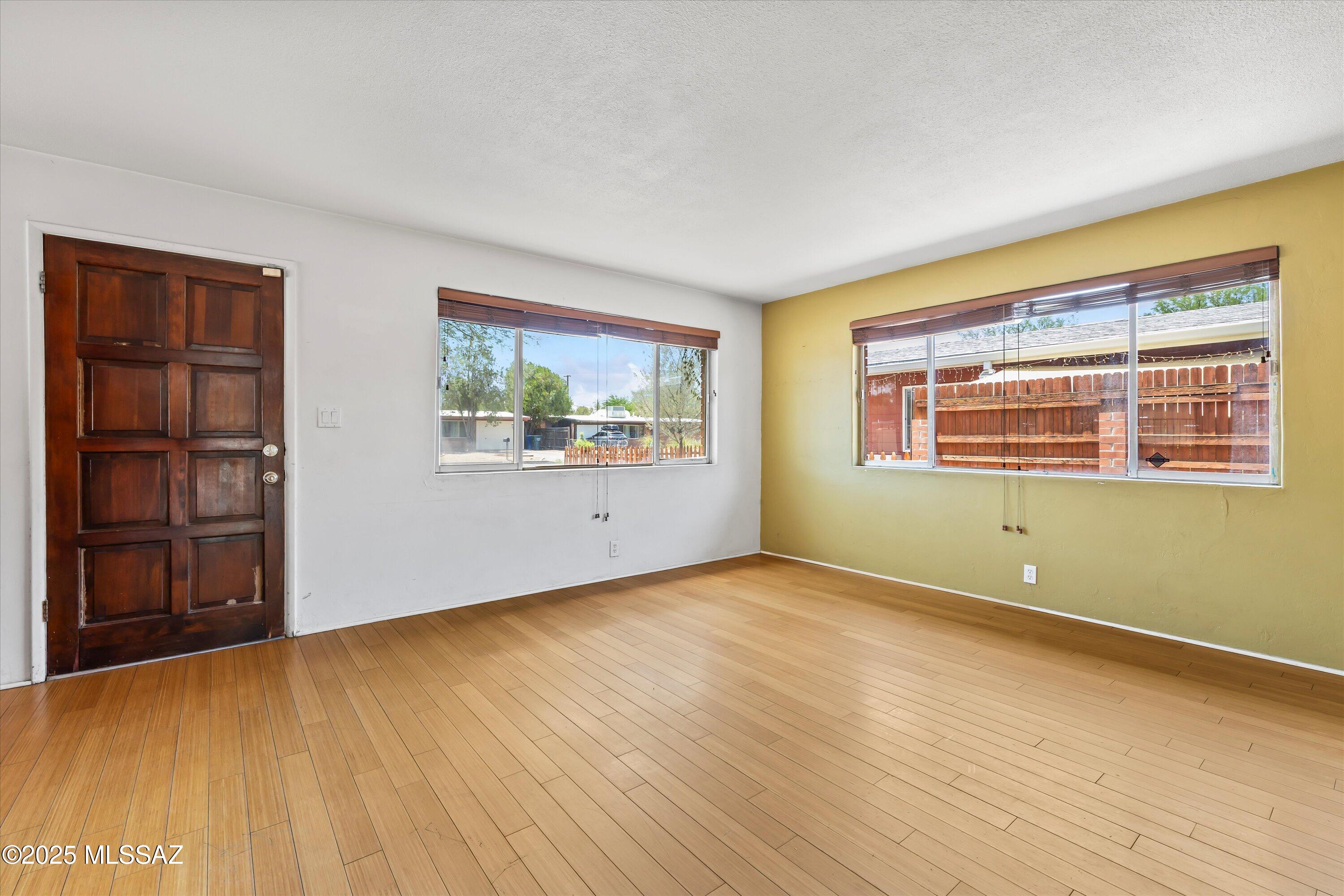 2115 E Blacklidge Drive