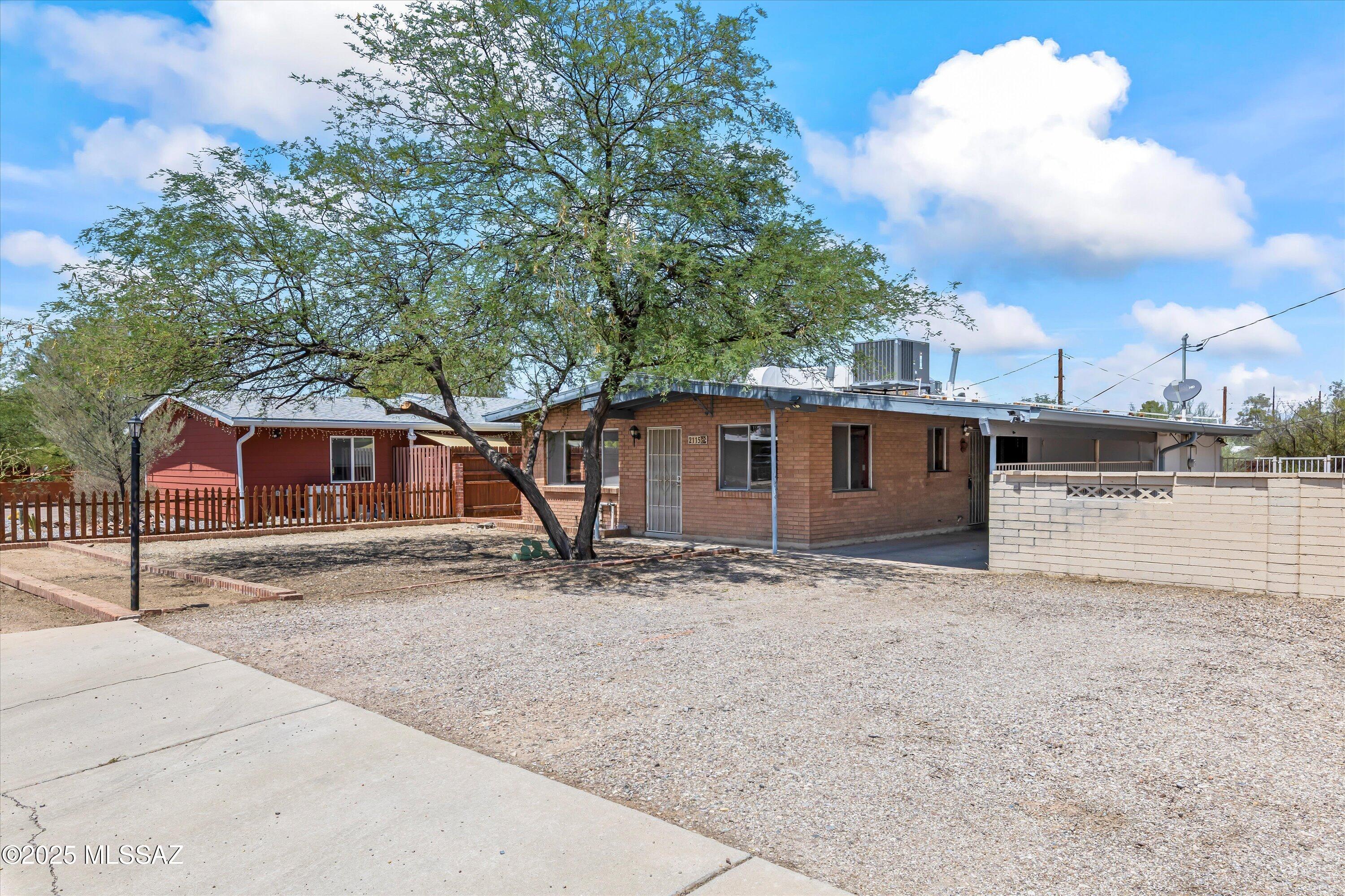 2115 E Blacklidge Drive