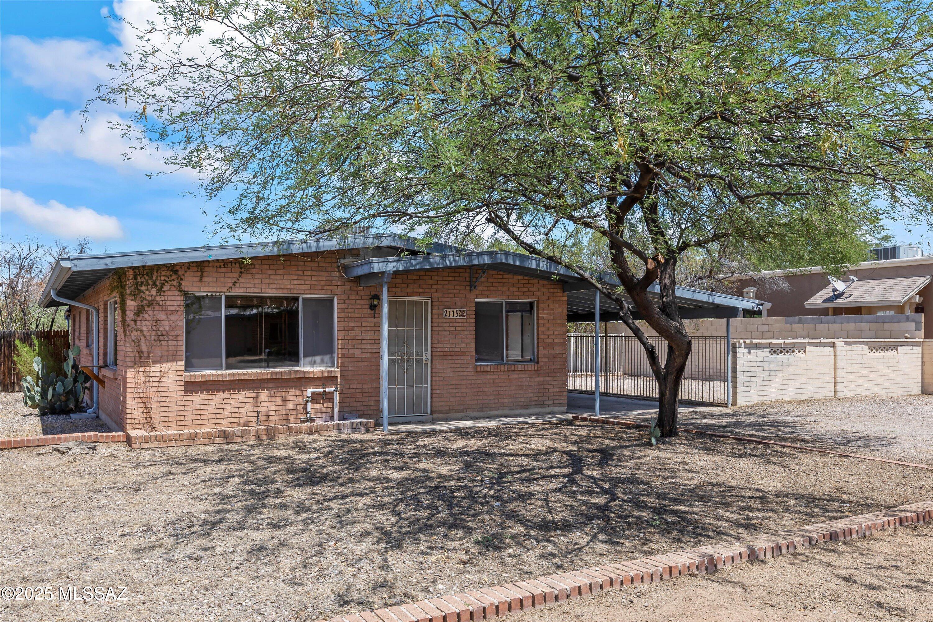 2115 E Blacklidge Drive
