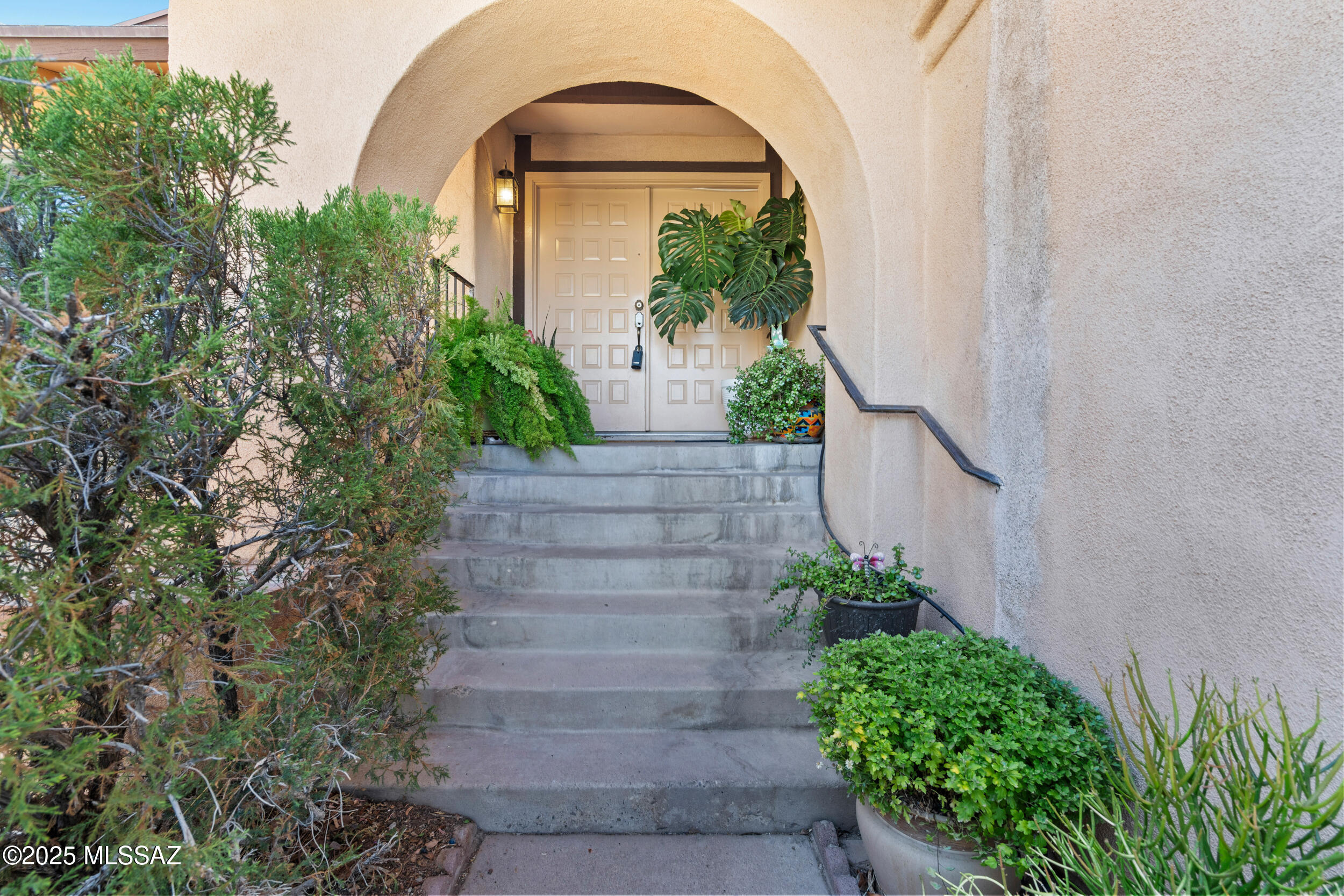 7370 S Camino Bello