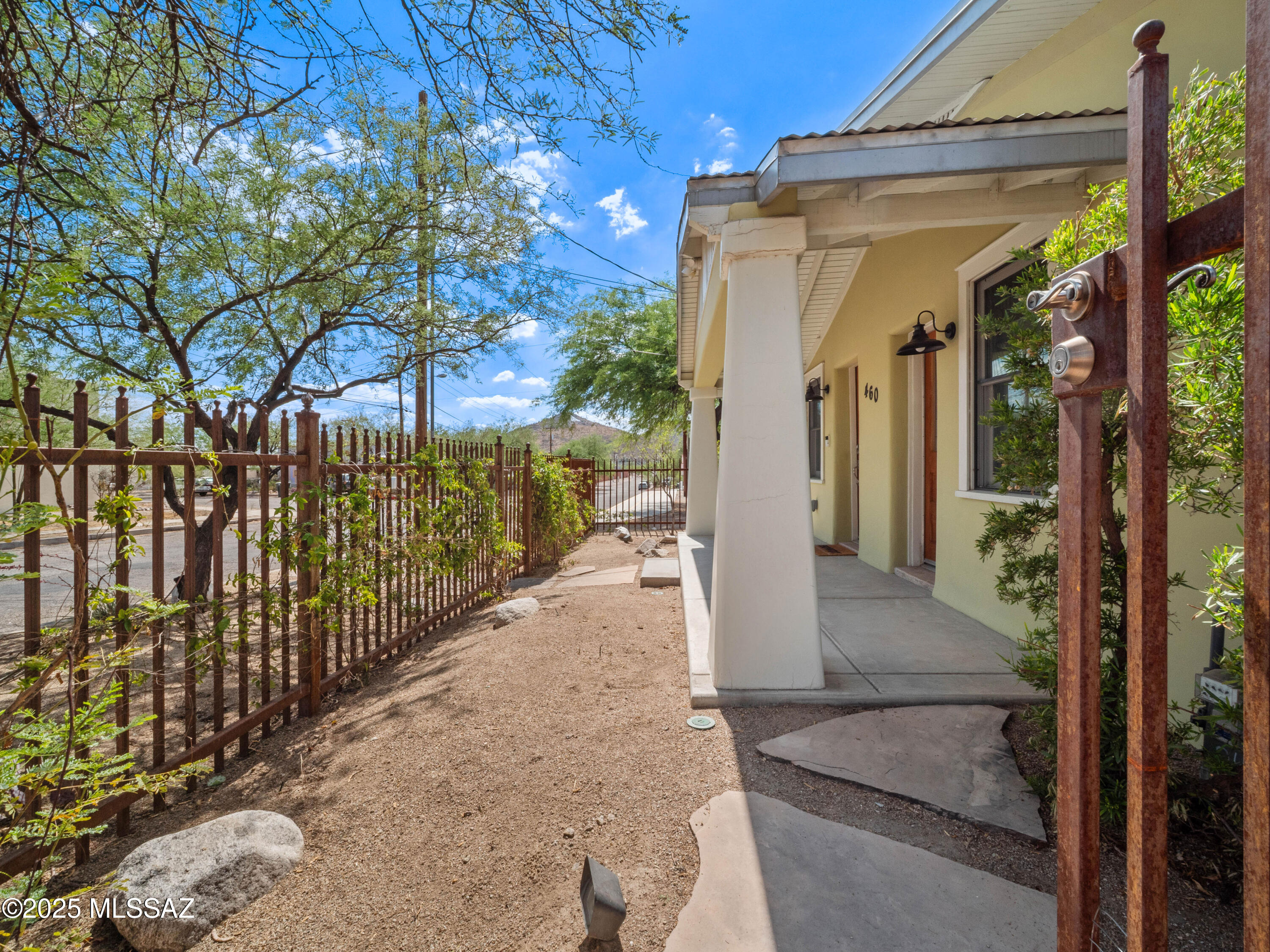 460 W 17th Street