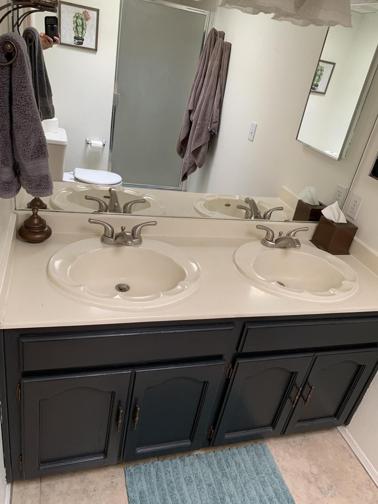 Twelve Hundred River Rd Condos - Residential