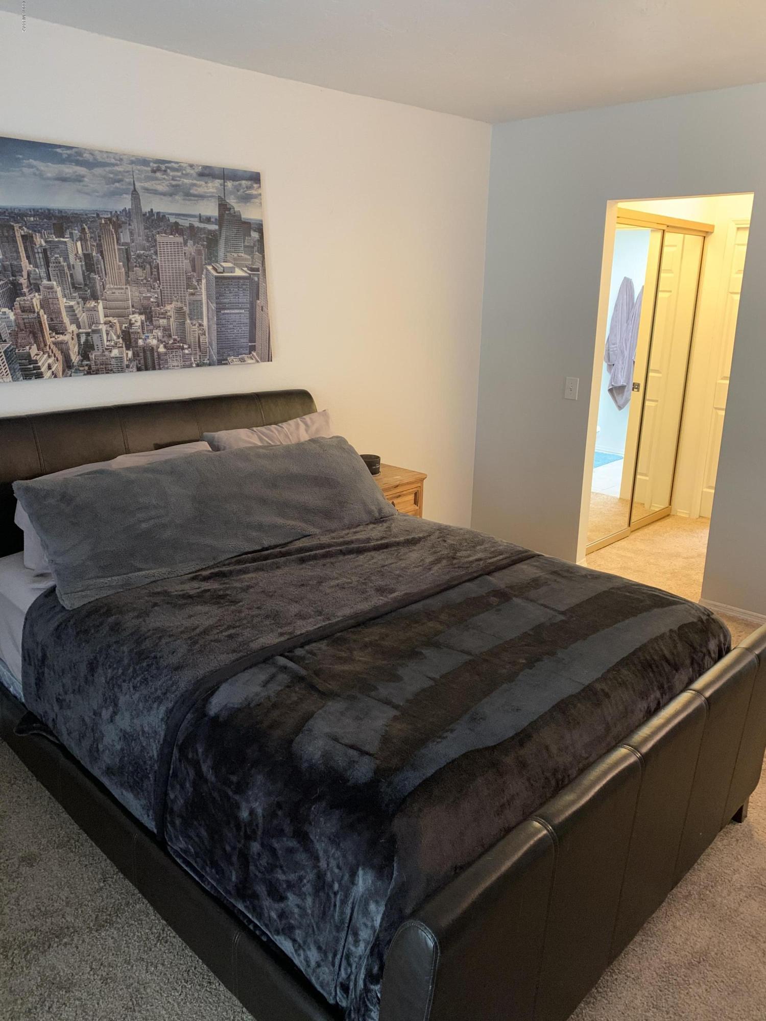 Twelve Hundred River Rd Condos - Residential