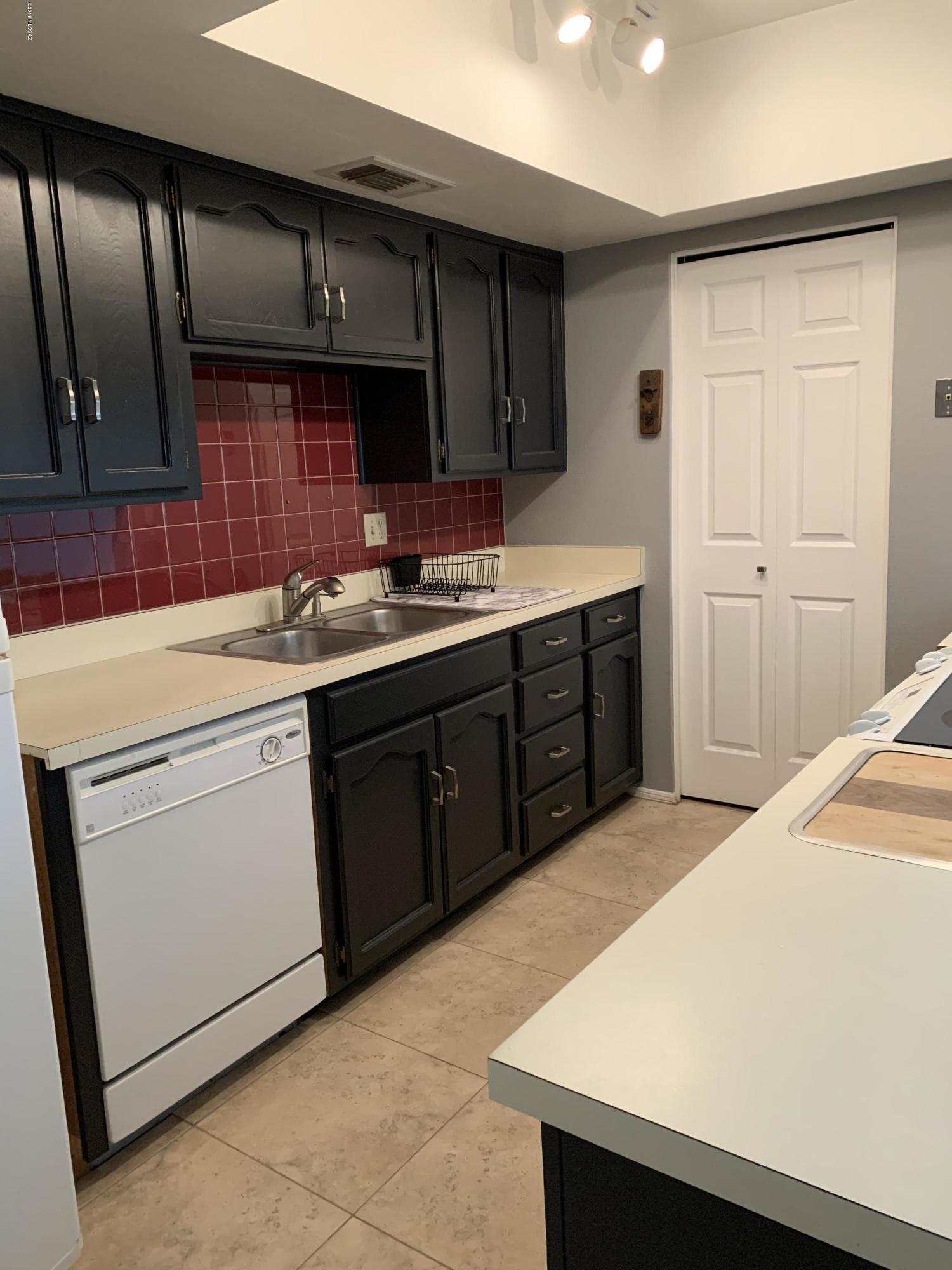 Twelve Hundred River Rd Condos - Residential
