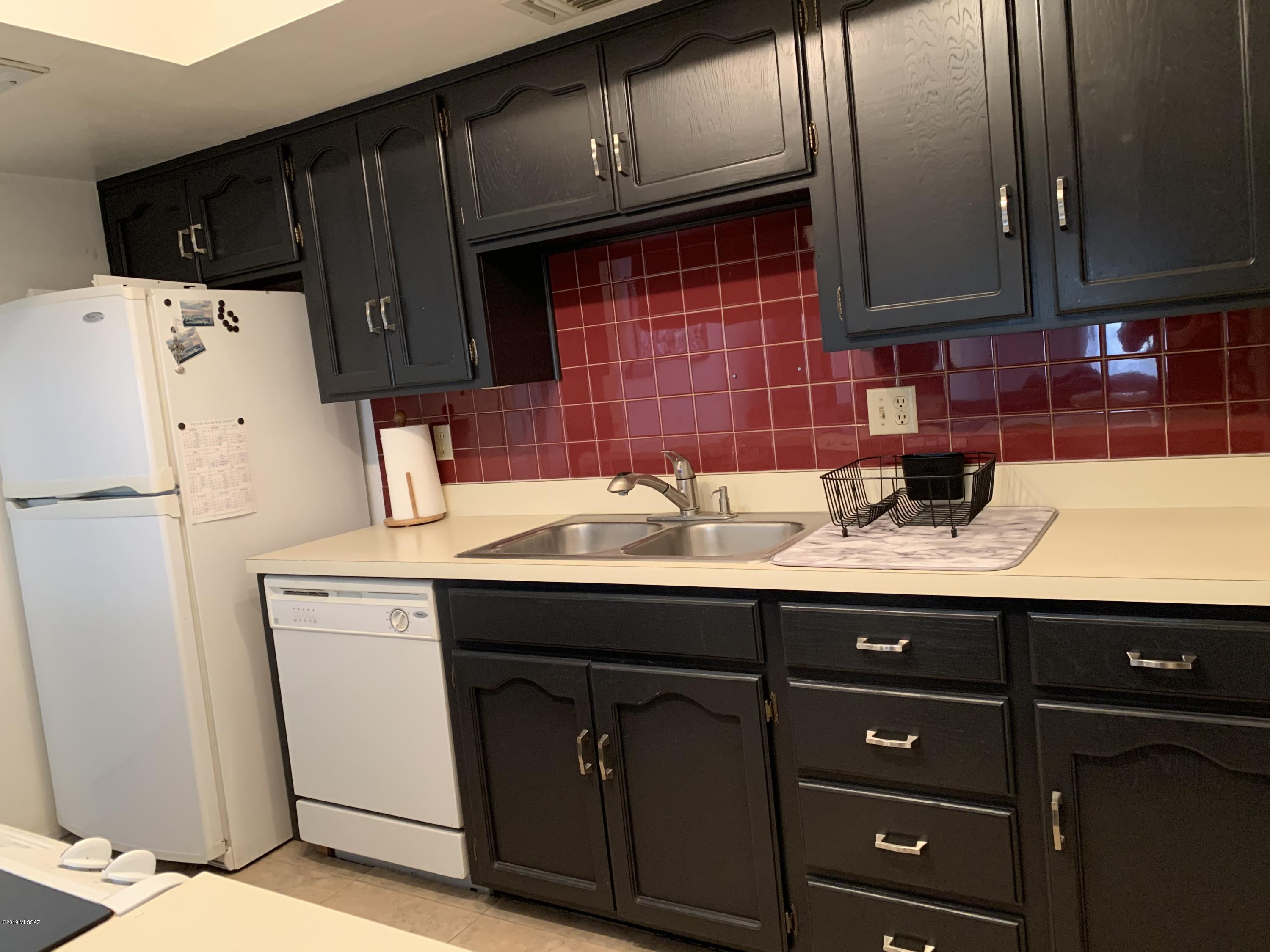 Twelve Hundred River Rd Condos - Residential