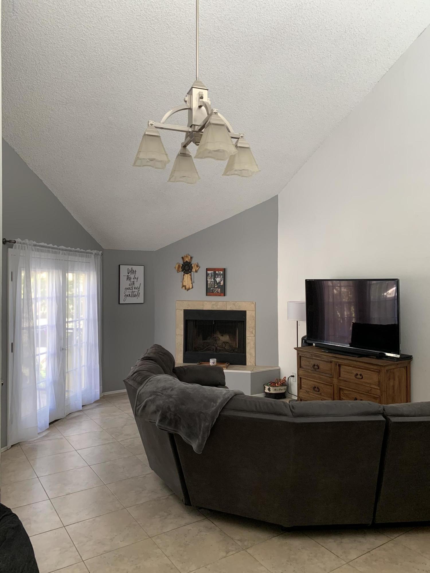Twelve Hundred River Rd Condos - Residential