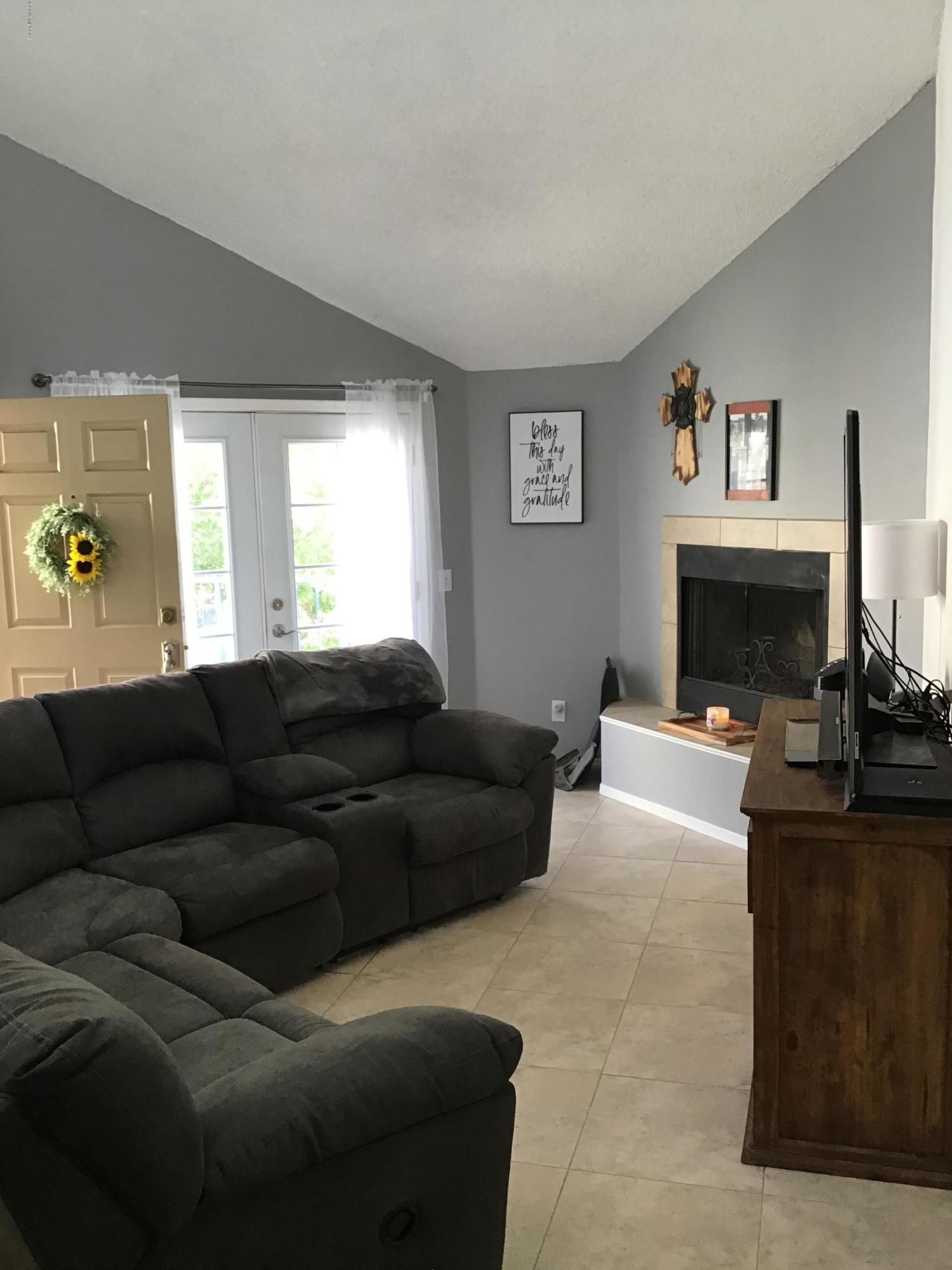 Twelve Hundred River Rd Condos - Residential