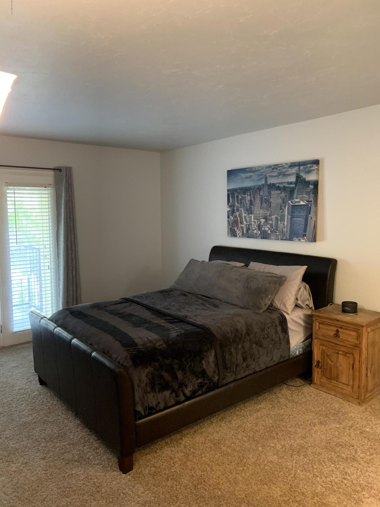 Twelve Hundred River Rd Condos - Residential