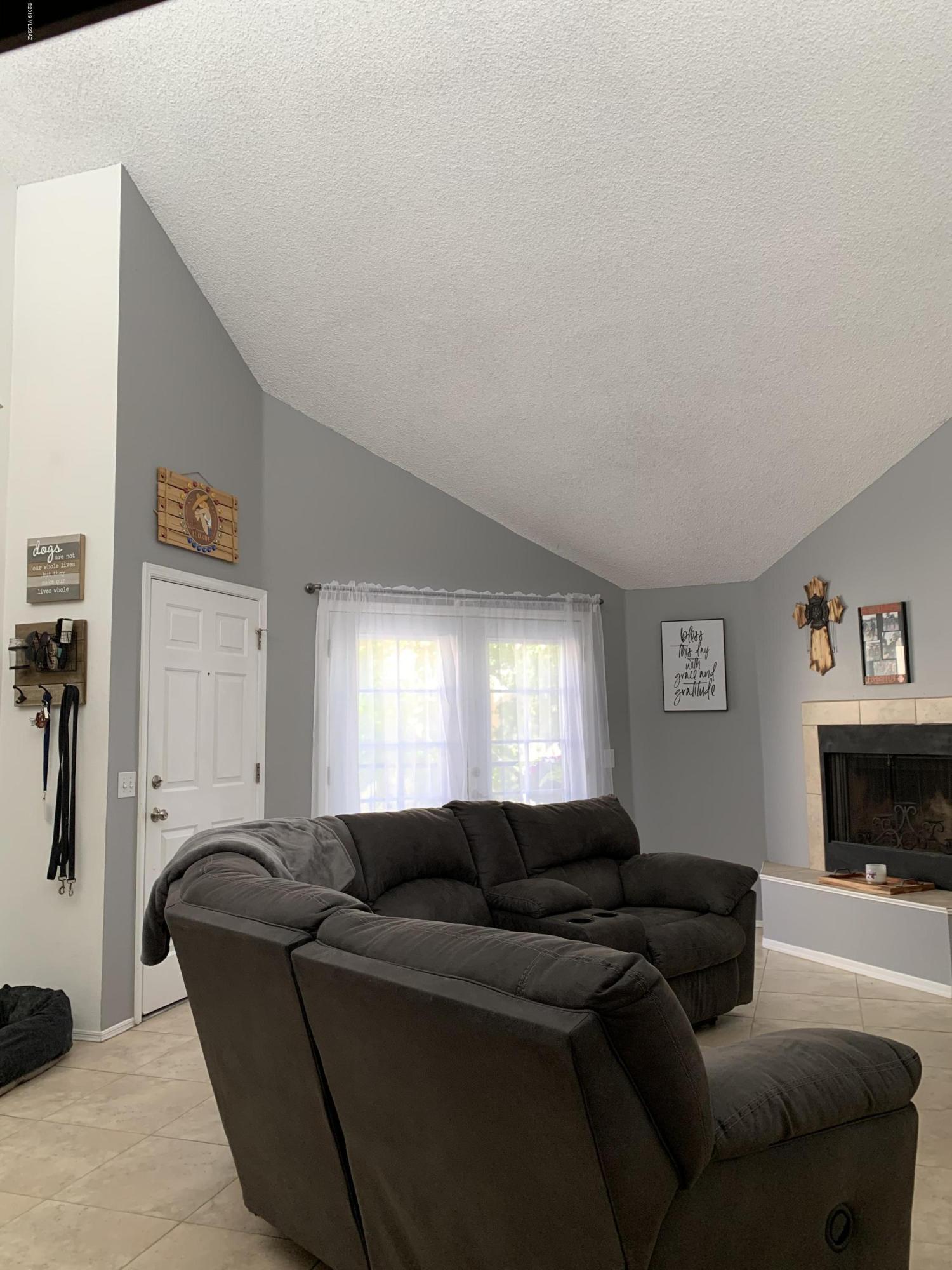 Twelve Hundred River Rd Condos - Residential