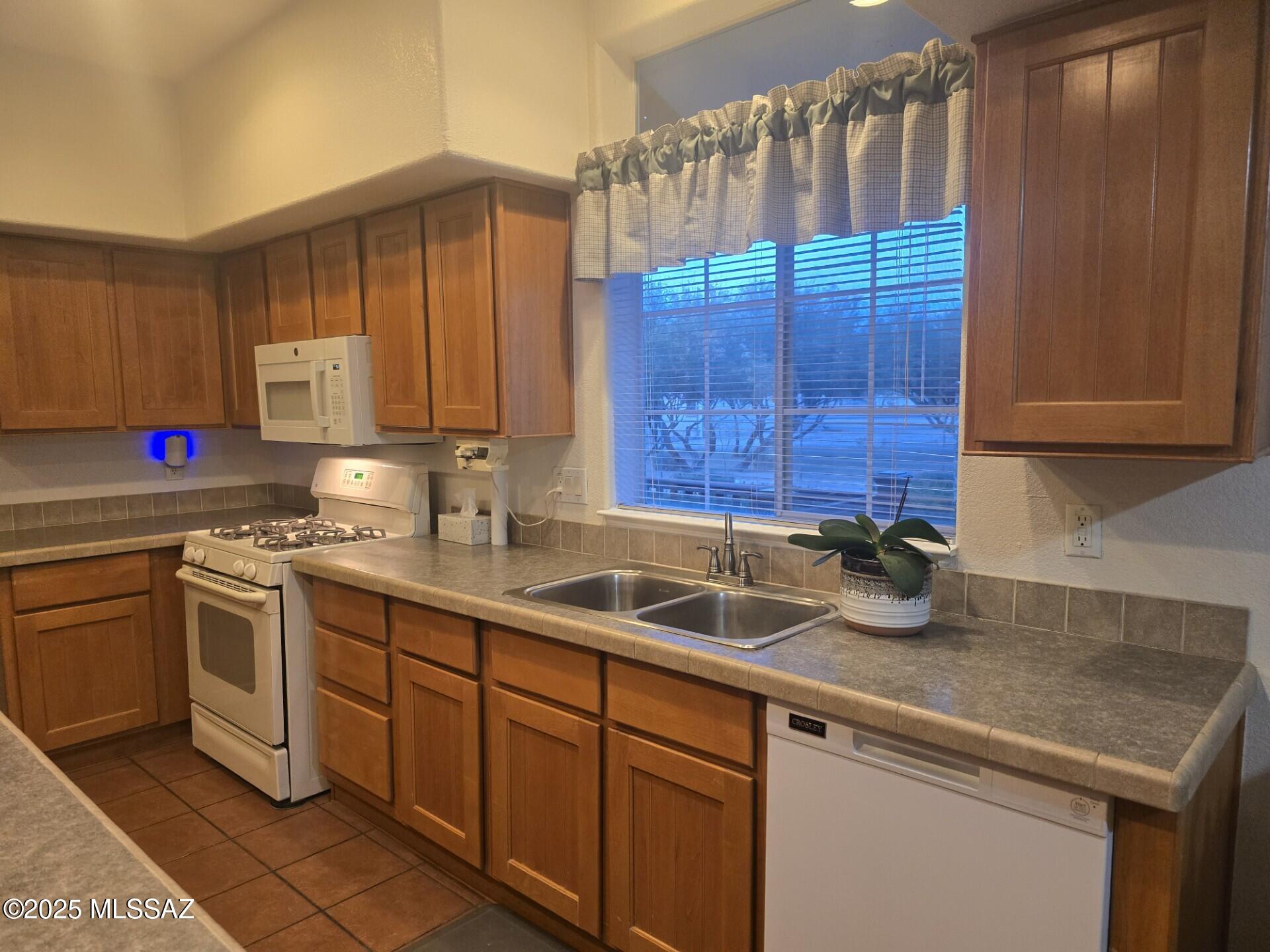 1040 E Miguel Avenue