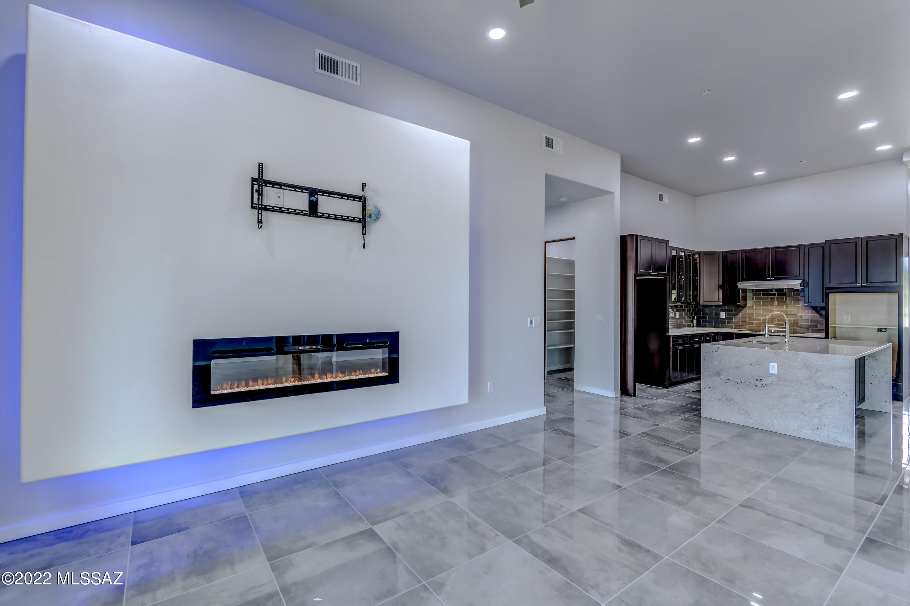 Hacienda De Tanque Verde (1-12) - Residential