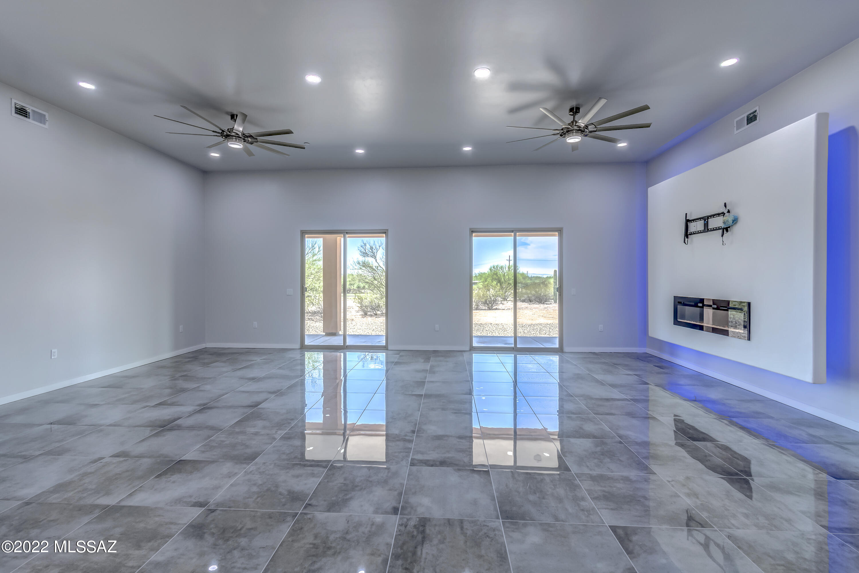 Hacienda De Tanque Verde (1-12) - Residential