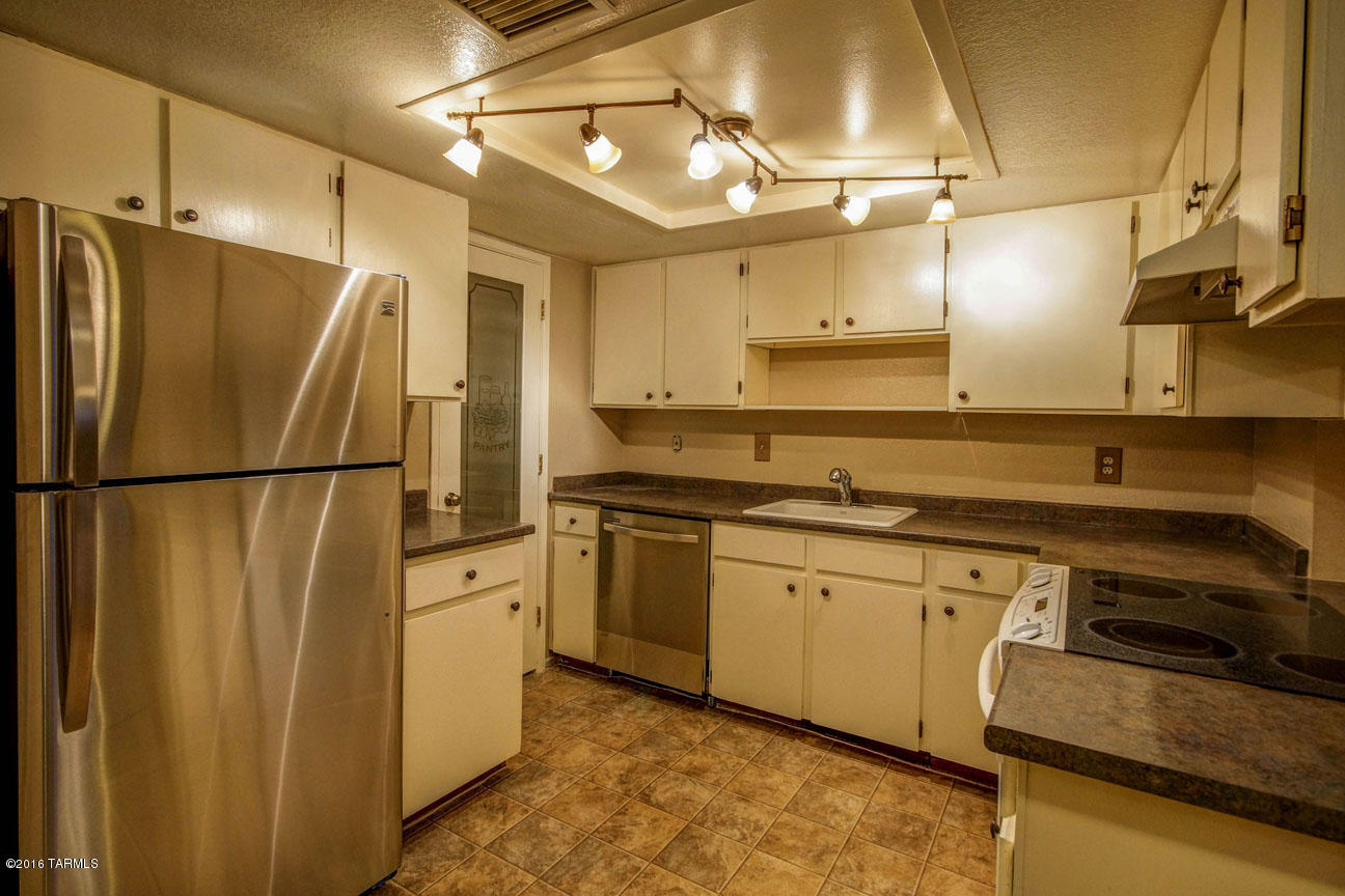 Pantano Townhomes II (1-92) - Residential Lease