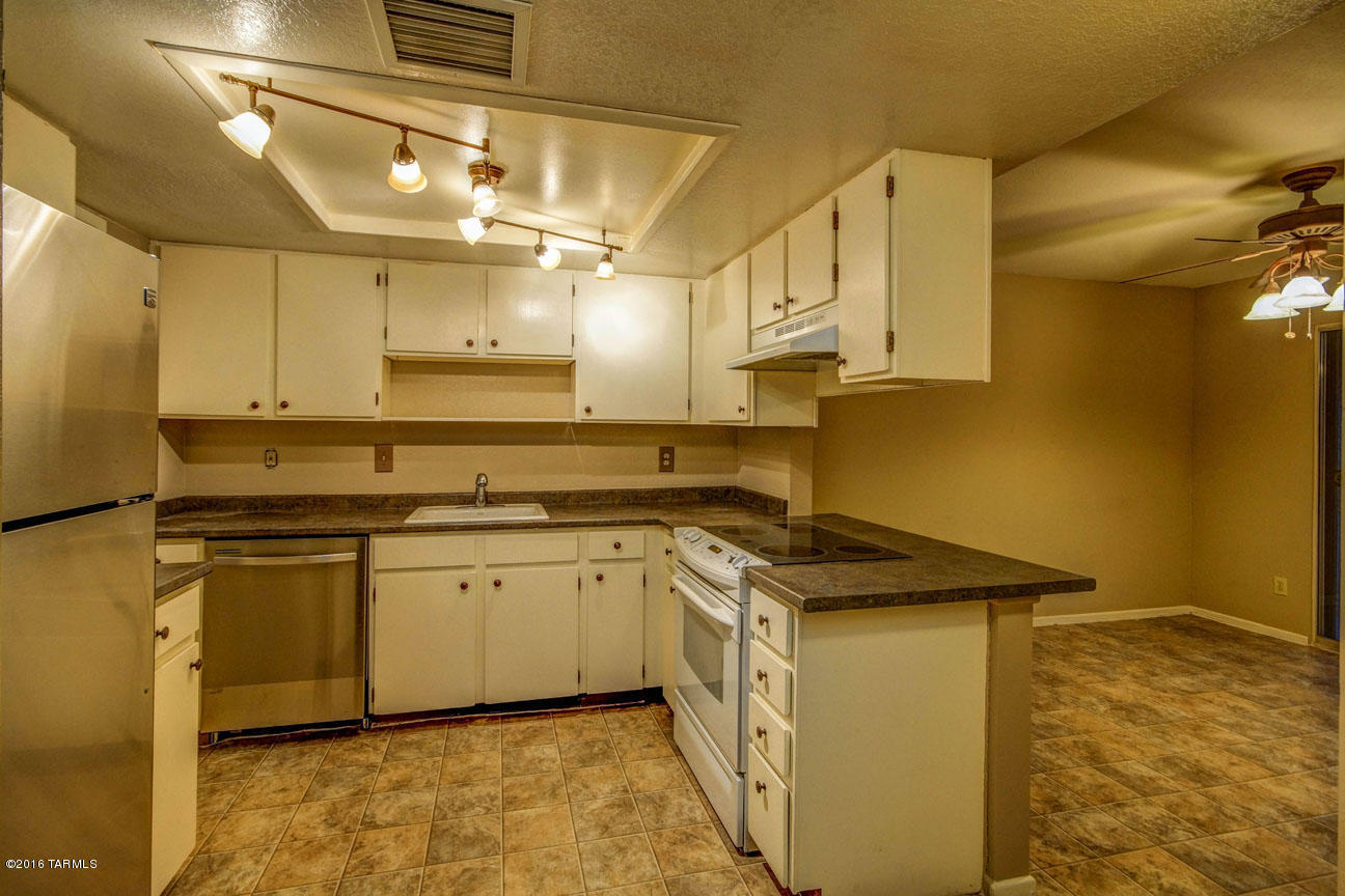 Pantano Townhomes II (1-92) - Residential Lease