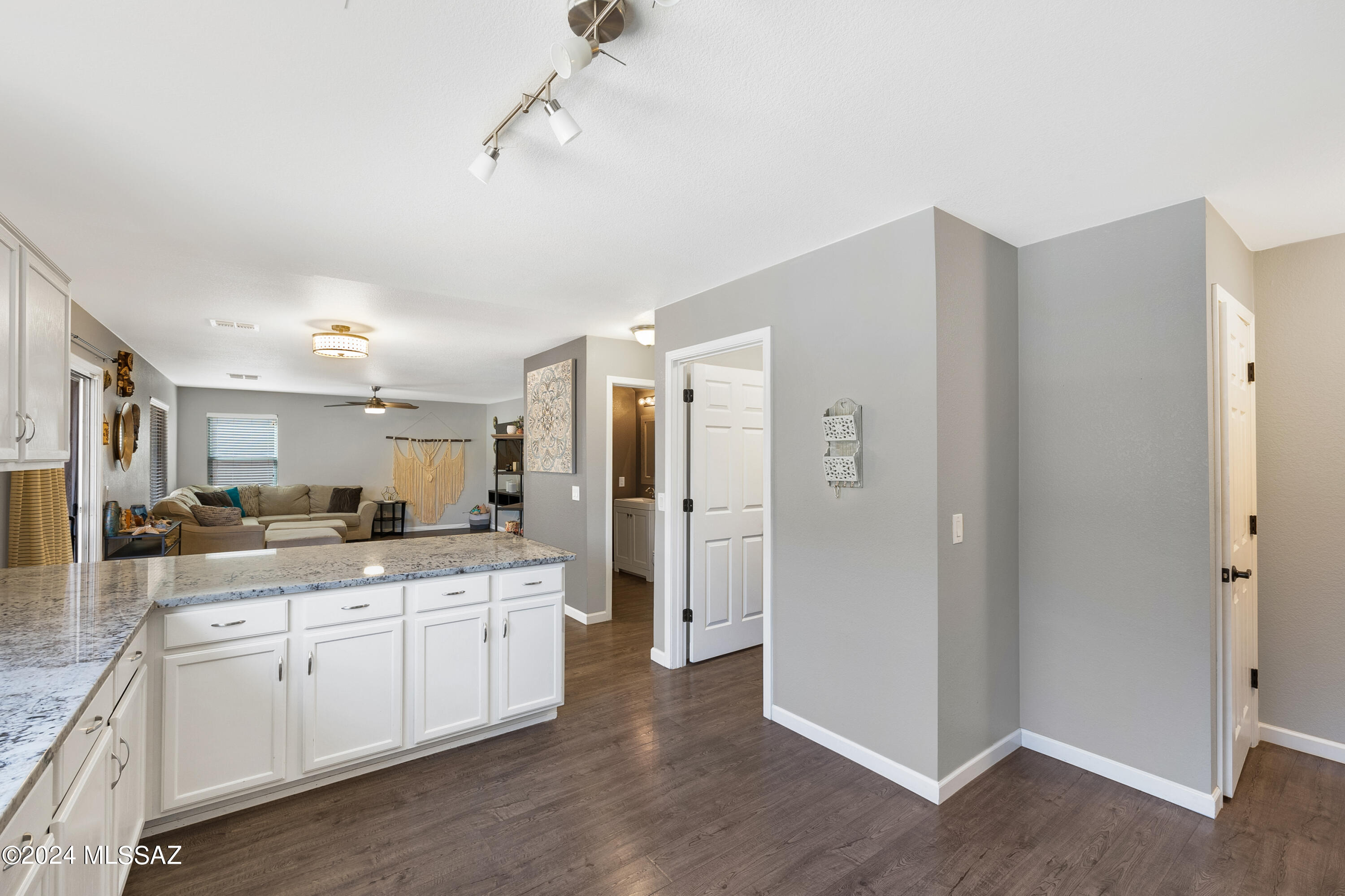 Black Horse (1-411) - Residential