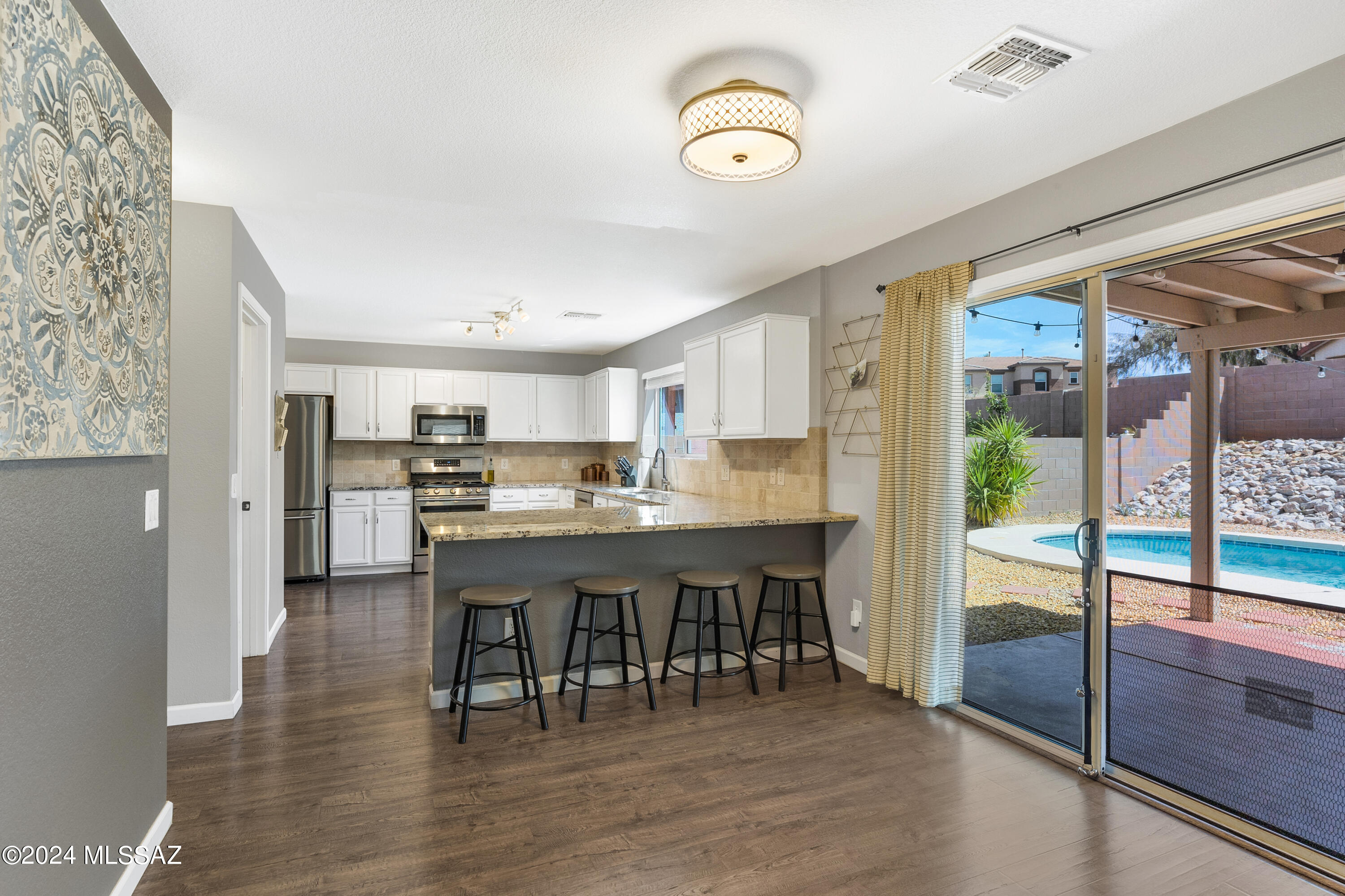 Black Horse (1-411) - Residential