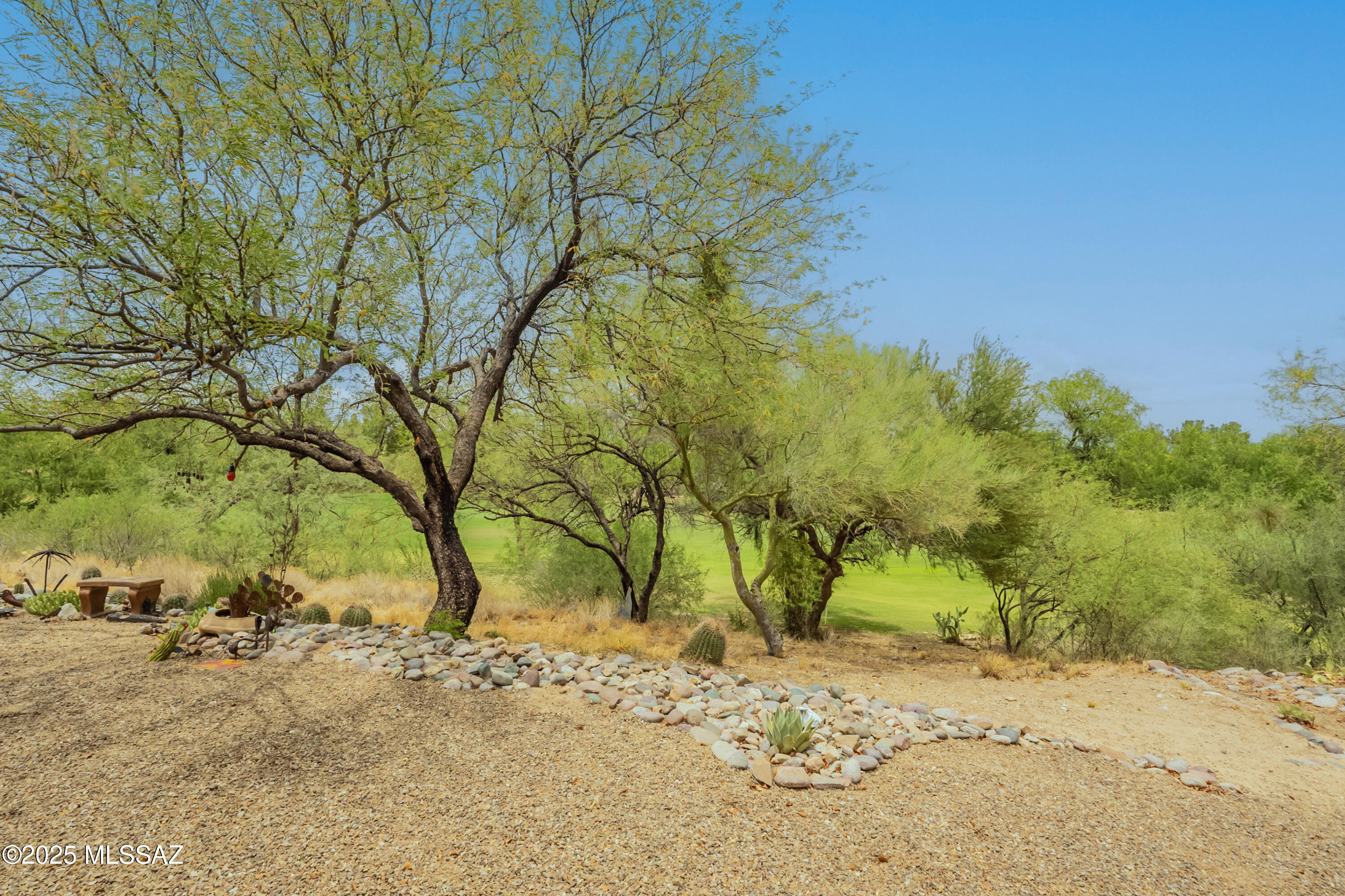 1336 W Desert Hills Dr
