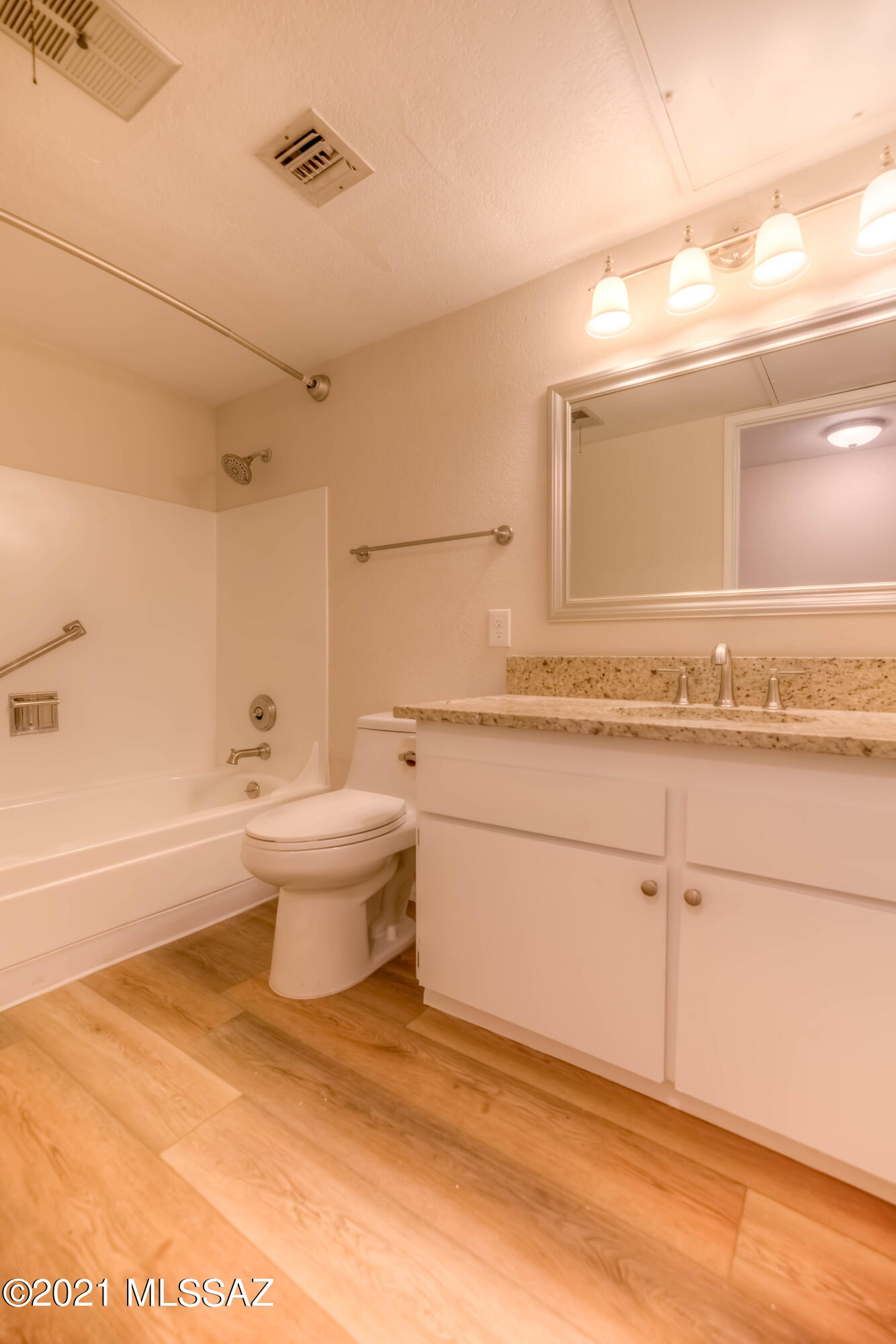 Reflections in the Catalina Condominium - Residential Lease