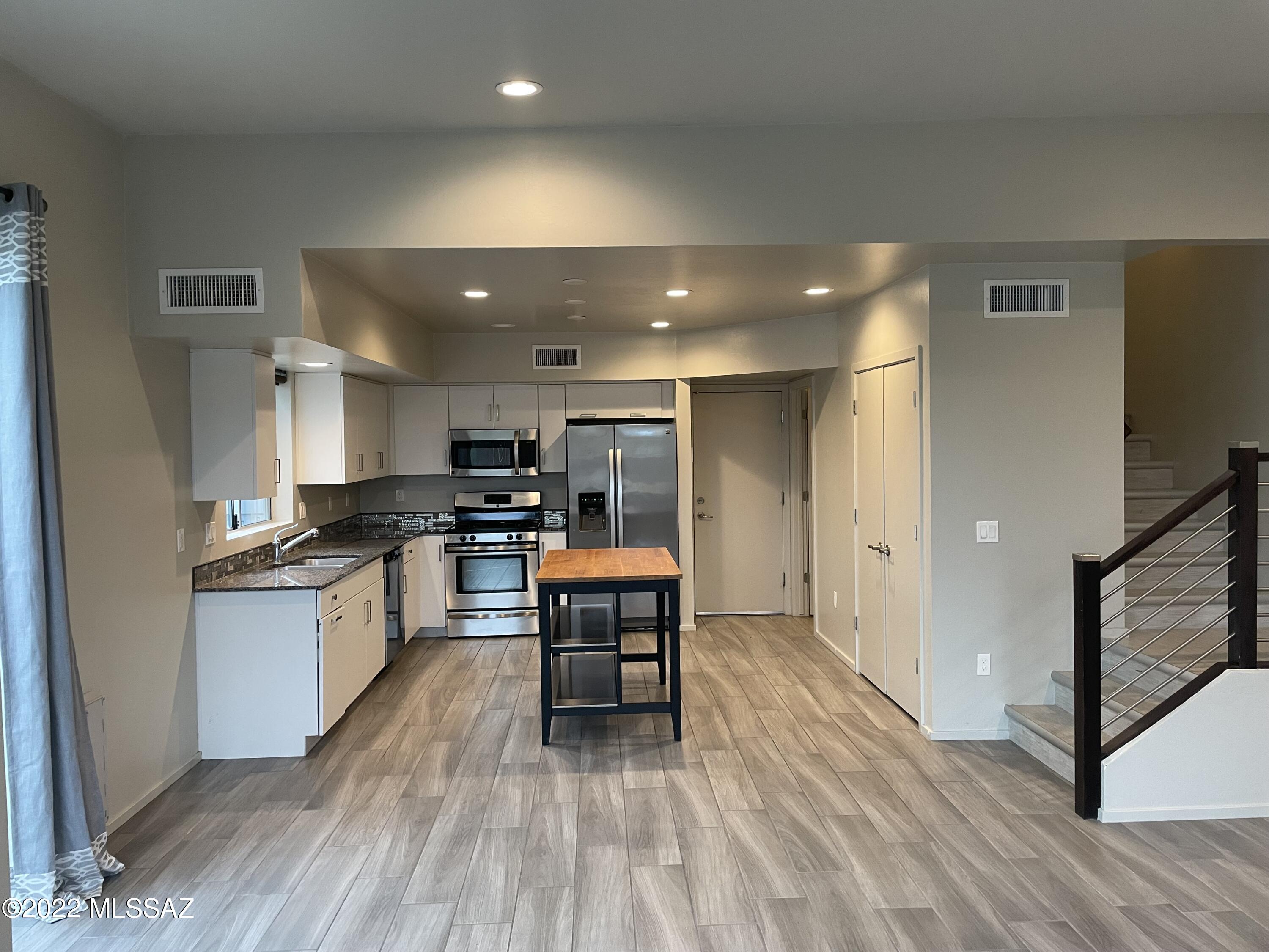 Park Modern SQ20153240738 - Residential Lease