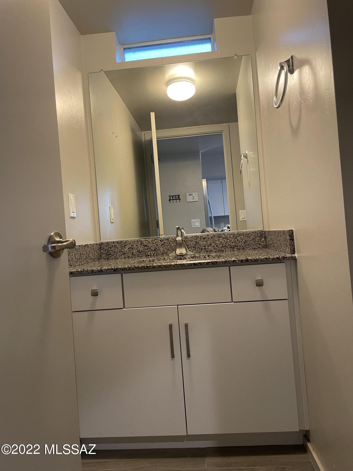 Park Modern SQ20153240738 - Residential Lease