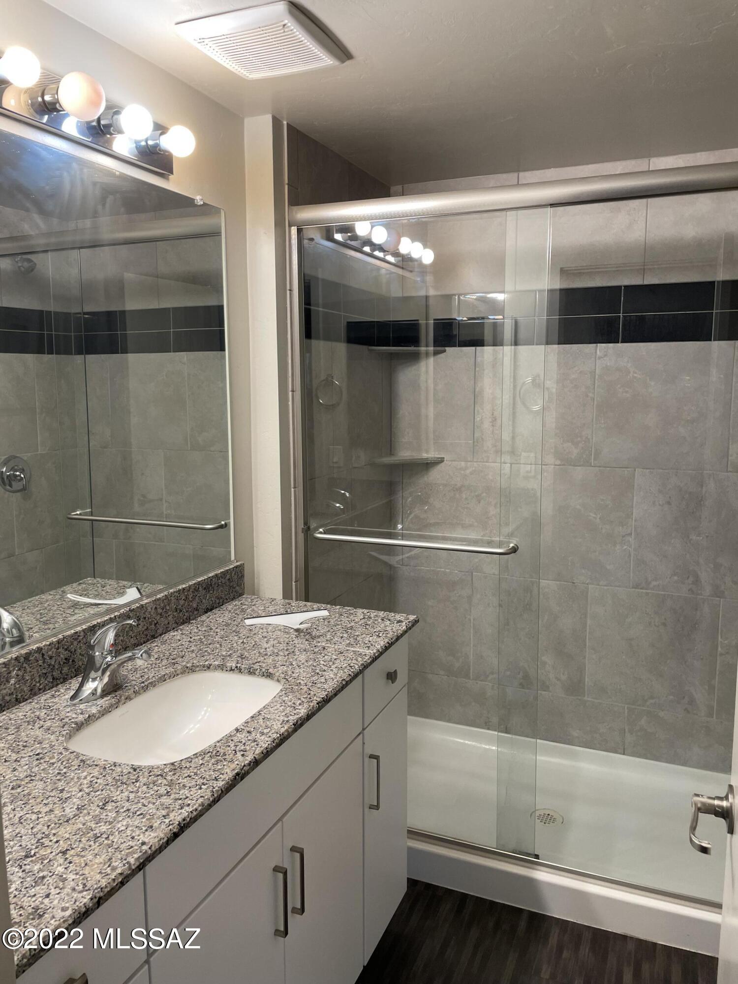 Park Modern SQ20153240738 - Residential Lease