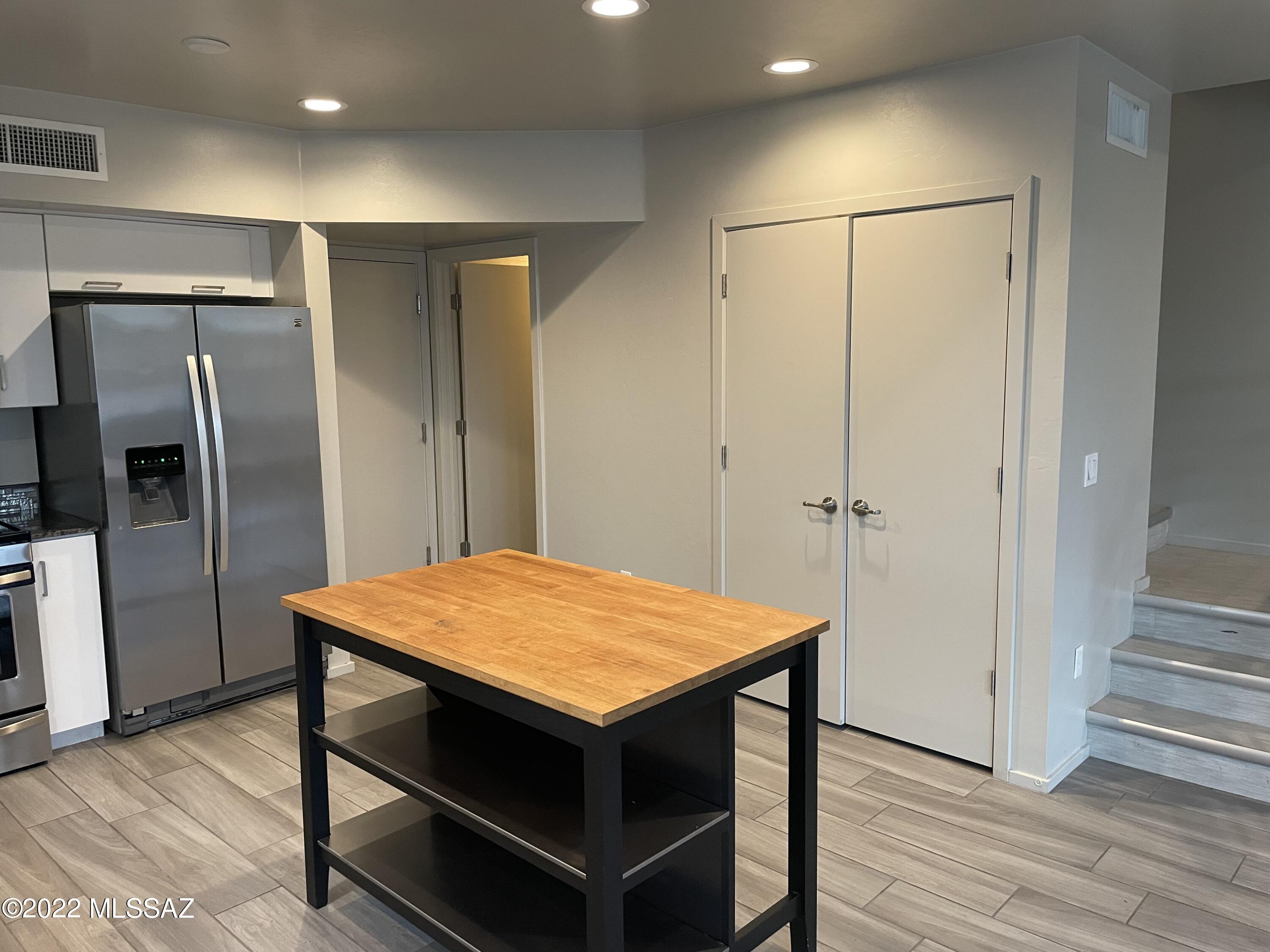 Park Modern SQ20153240738 - Residential Lease