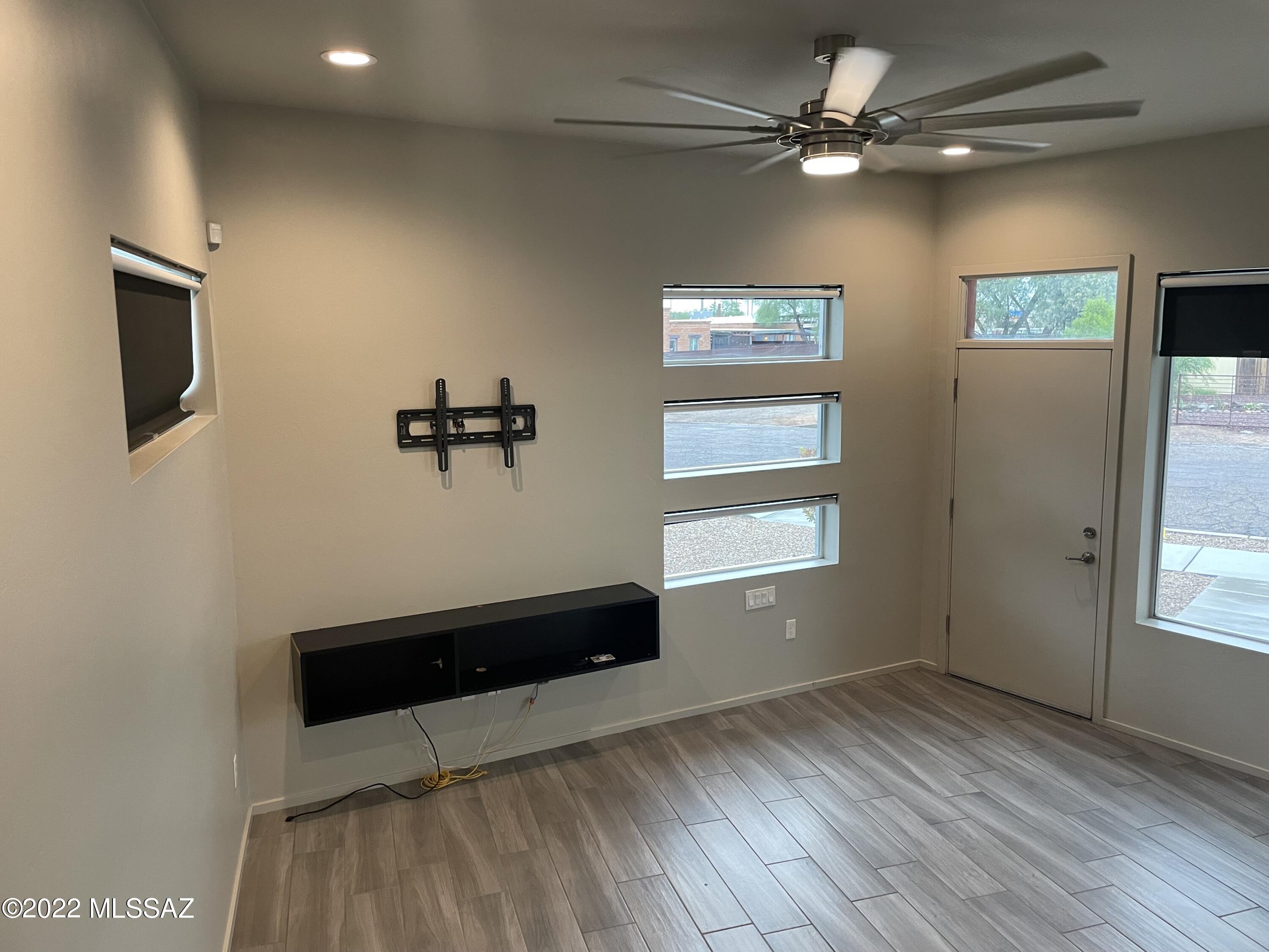 Park Modern SQ20153240738 - Residential Lease