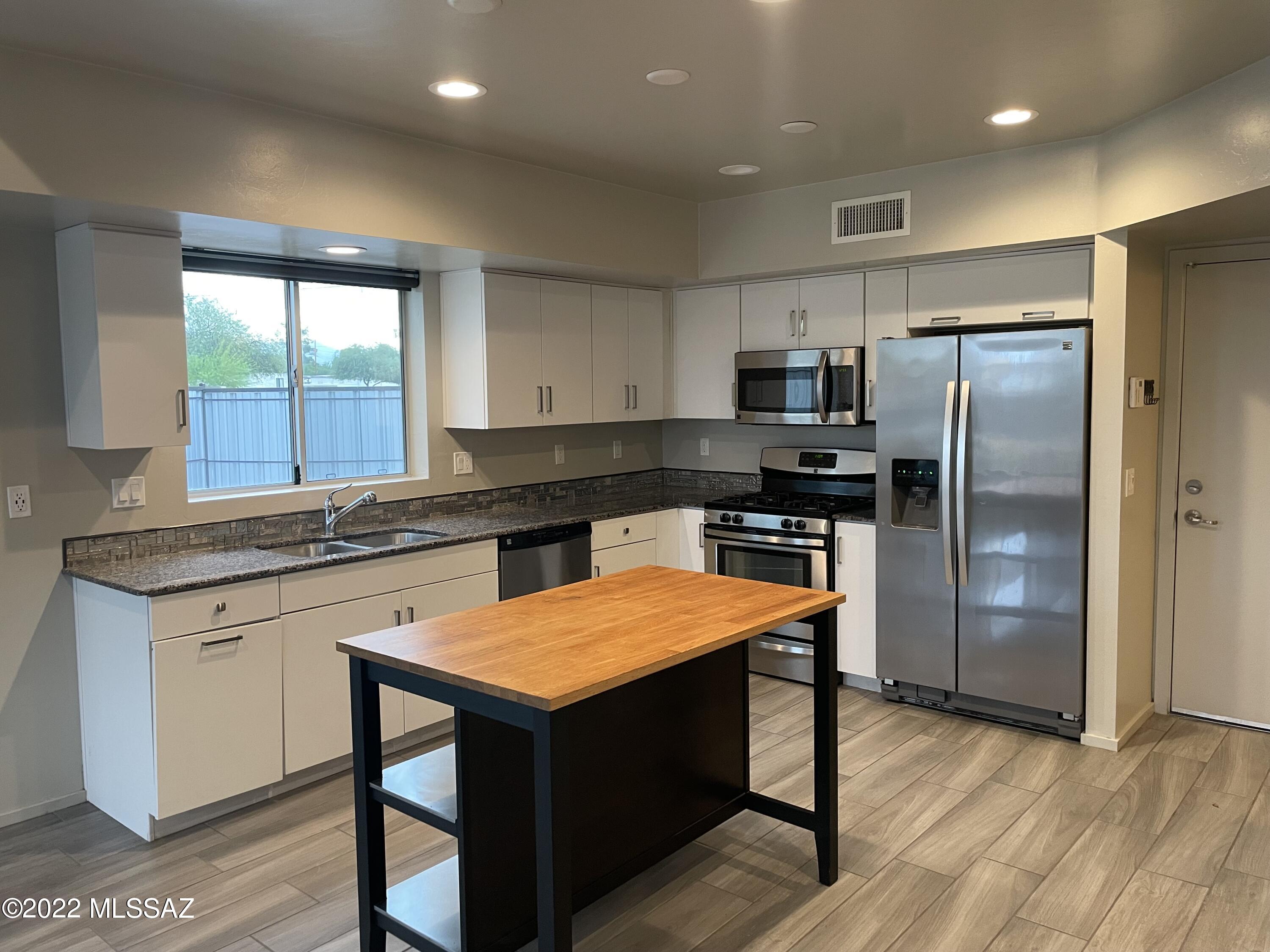 Park Modern SQ20153240738 - Residential Lease