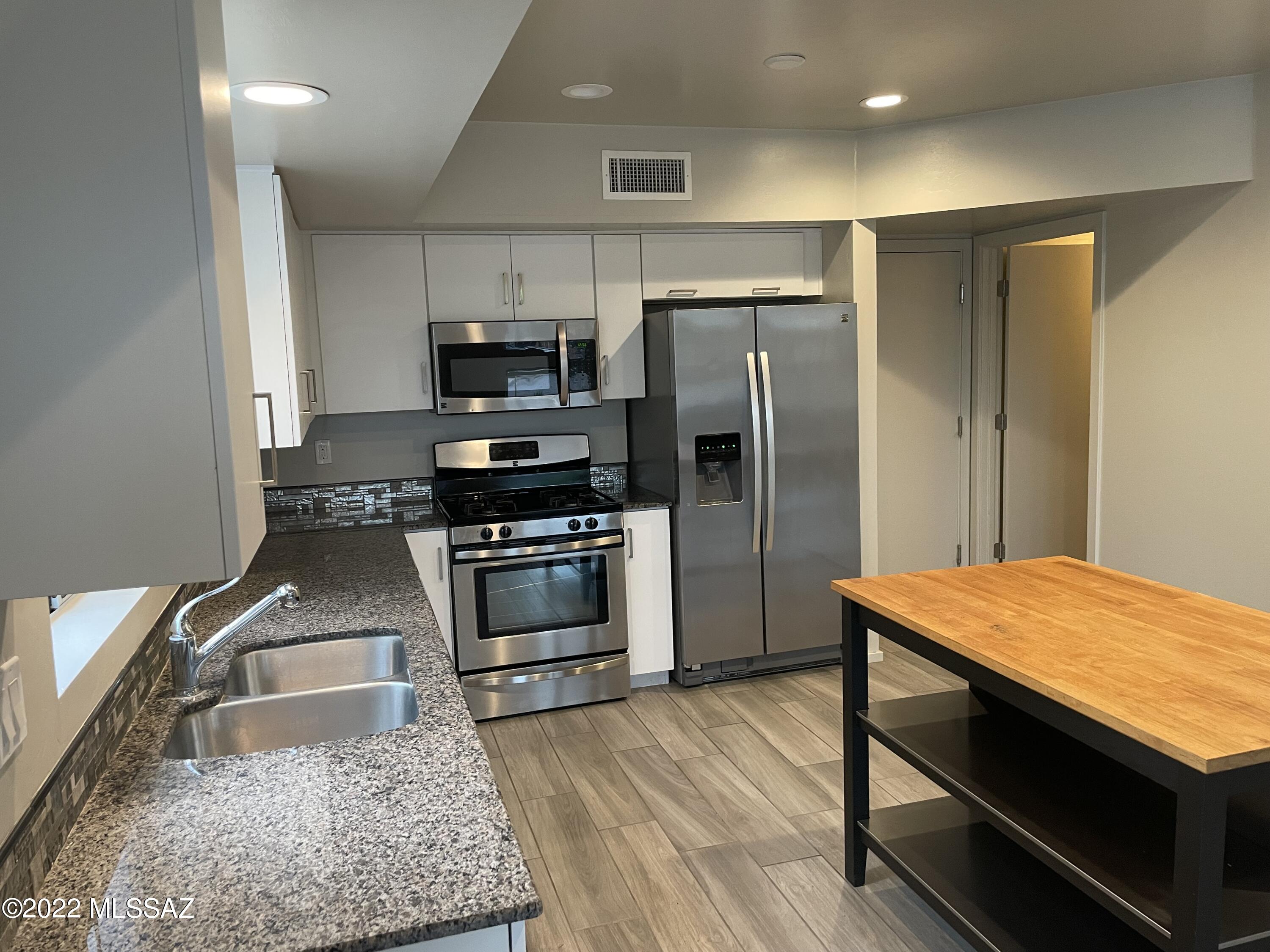 Park Modern SQ20153240738 - Residential Lease